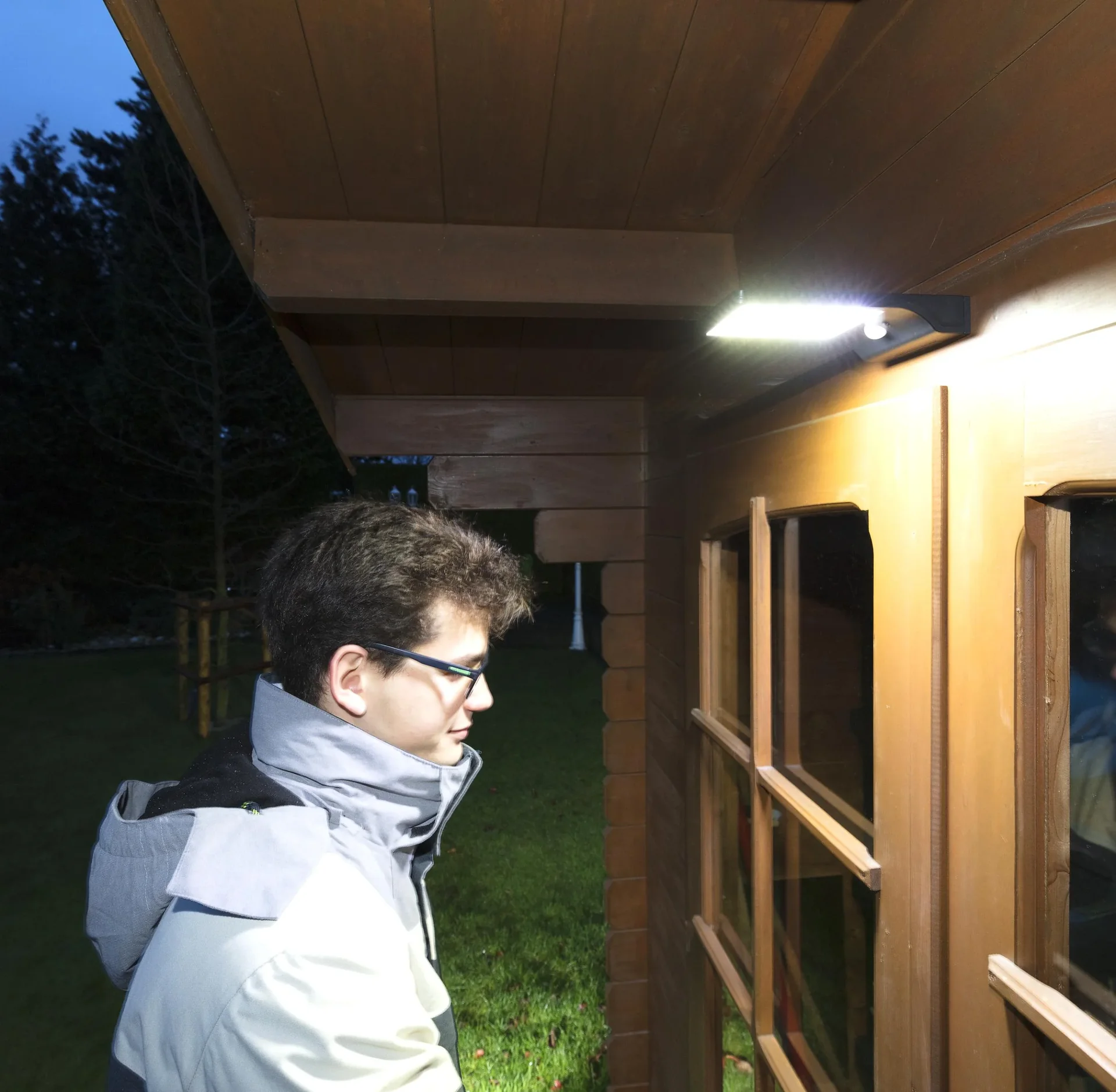 Solar Wandleuchte 3W mit Bewegungsmelder - 2