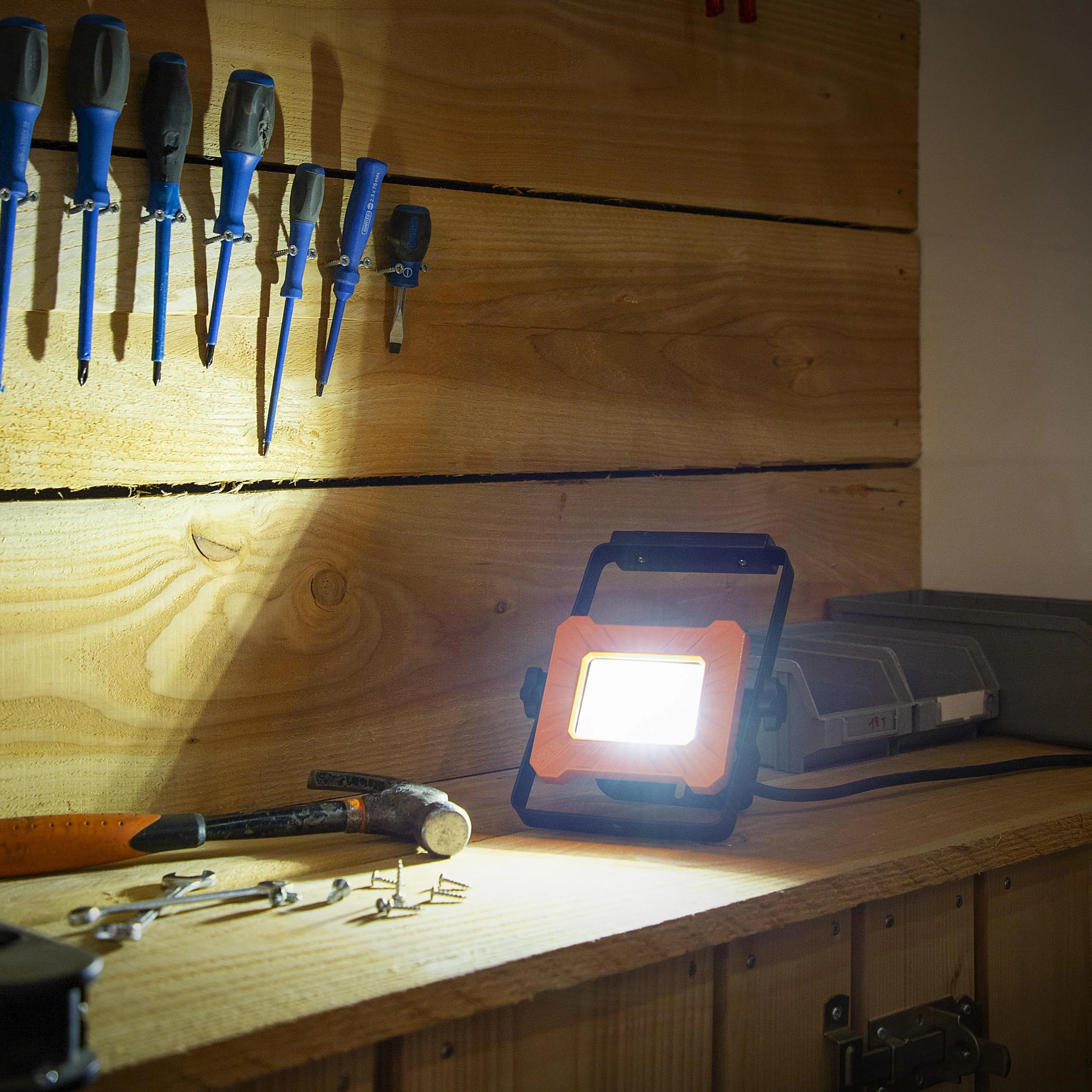 LED Arbeitsleuchte mit Bügel, 1000 Lumen, IP65 - 2