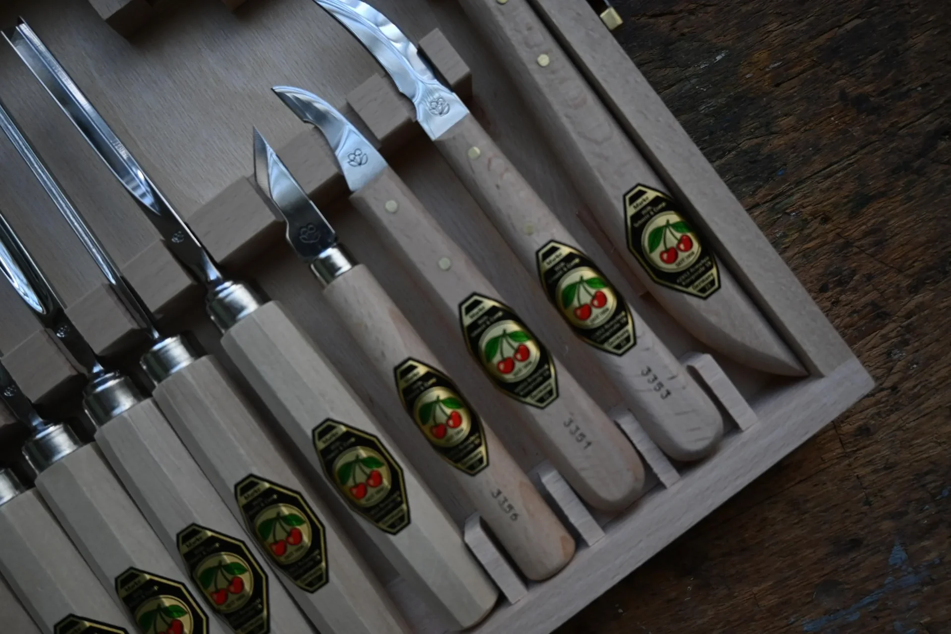 Schnitzgarnitur im Holzkasten 11 tlg. - 4