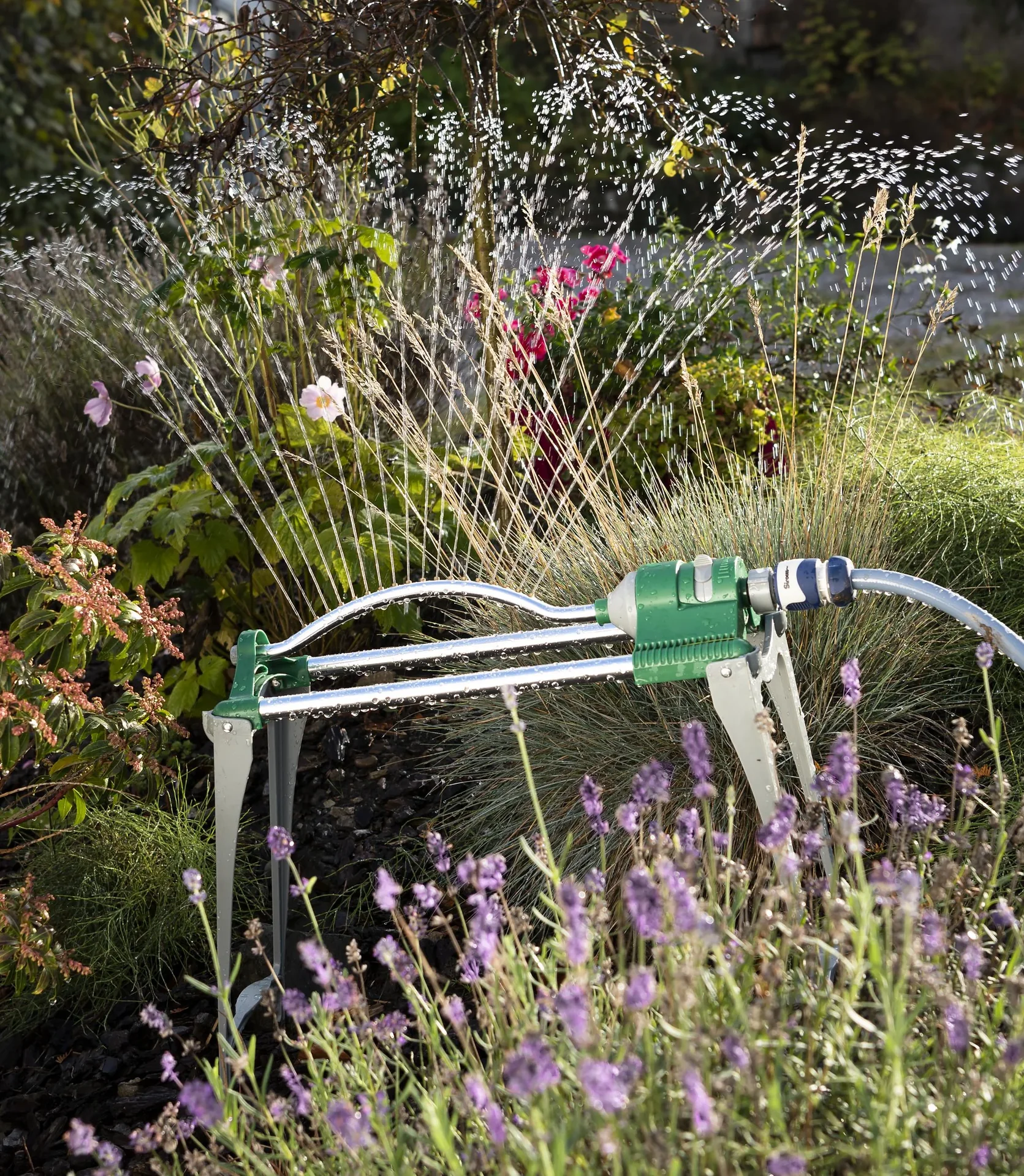 Rasensprenger mit abklappbarem Ständer - 0