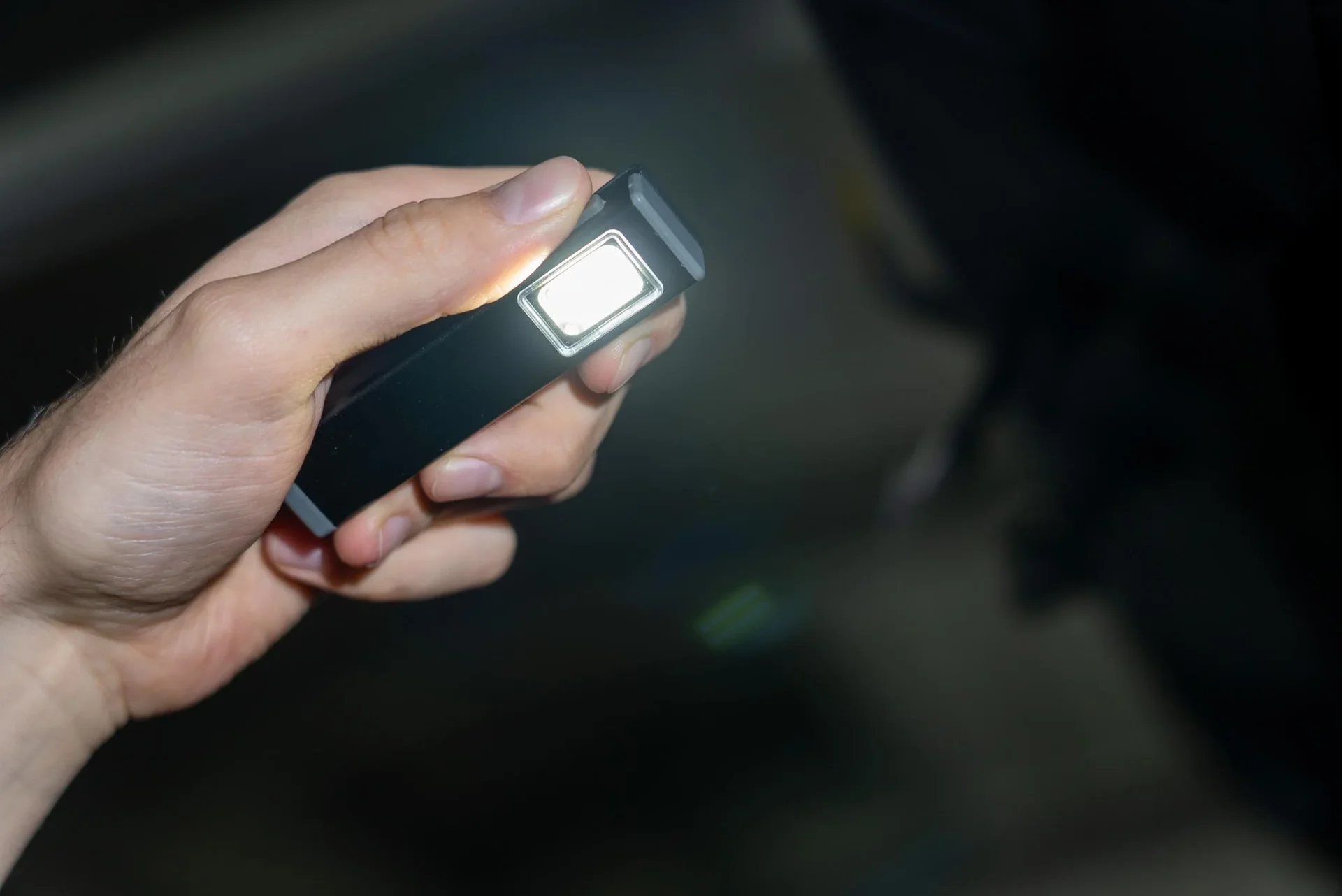 Profi Mini Werkstattleuchte mit 4,5 Watt COB-LED, wiederaufladbar - 0