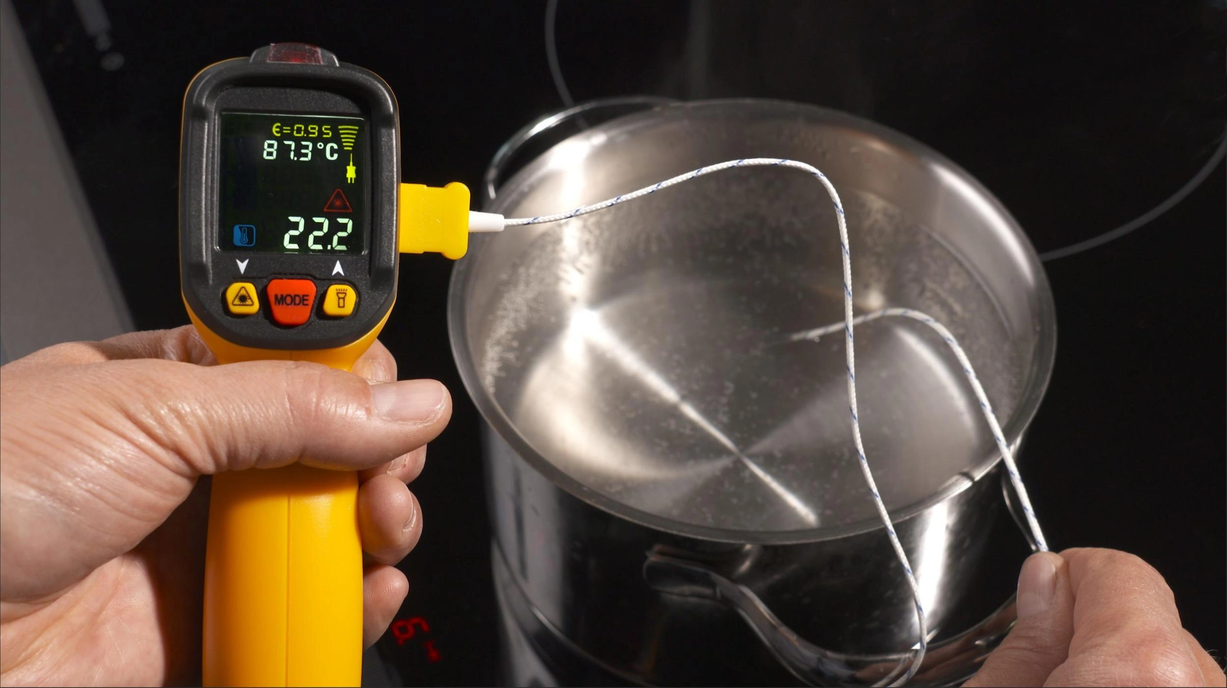 PAN IR-T800+ Profi-Infrarotthermometer 12:1, Infrarot-Temperaturmessung - 50°C - + 800°C mit Laser-Messkreis - 10