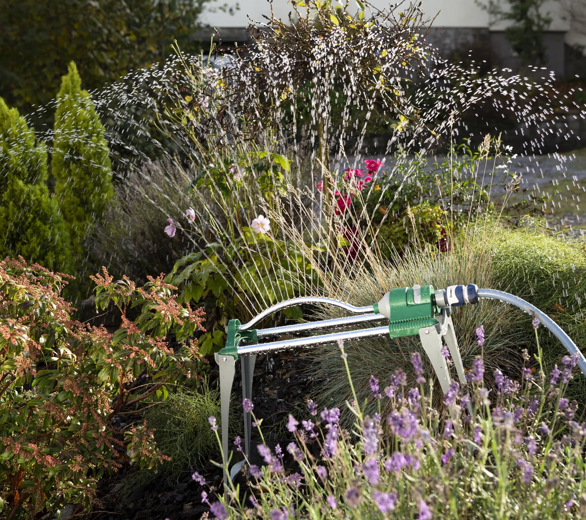 Rasensprenger mit abklappbarem Ständer - 6