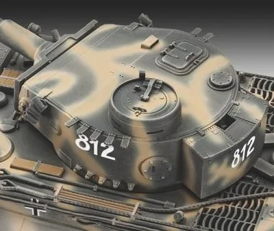 Geschenkset Tiger I Ausf.E 75th Anniversary im Maßstab 1/35 - 335 Einzelteile - 7