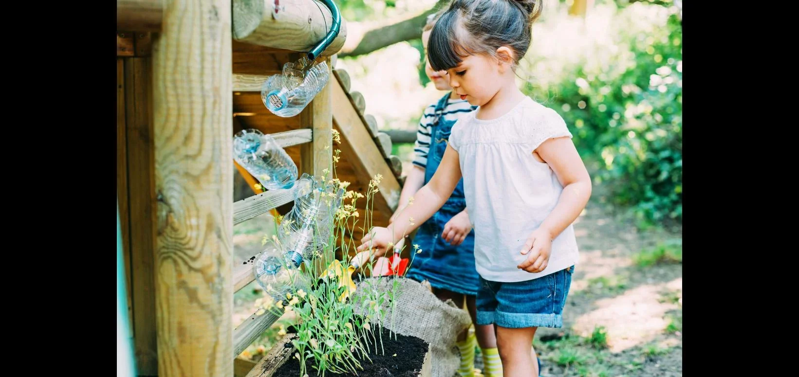 Discovery Spielhaus Outdoor-Spielhaus für Kinder aus Holz, Kletterrampe, Rutsche, Pflanzkübel, Malscheibe, natur - 11
