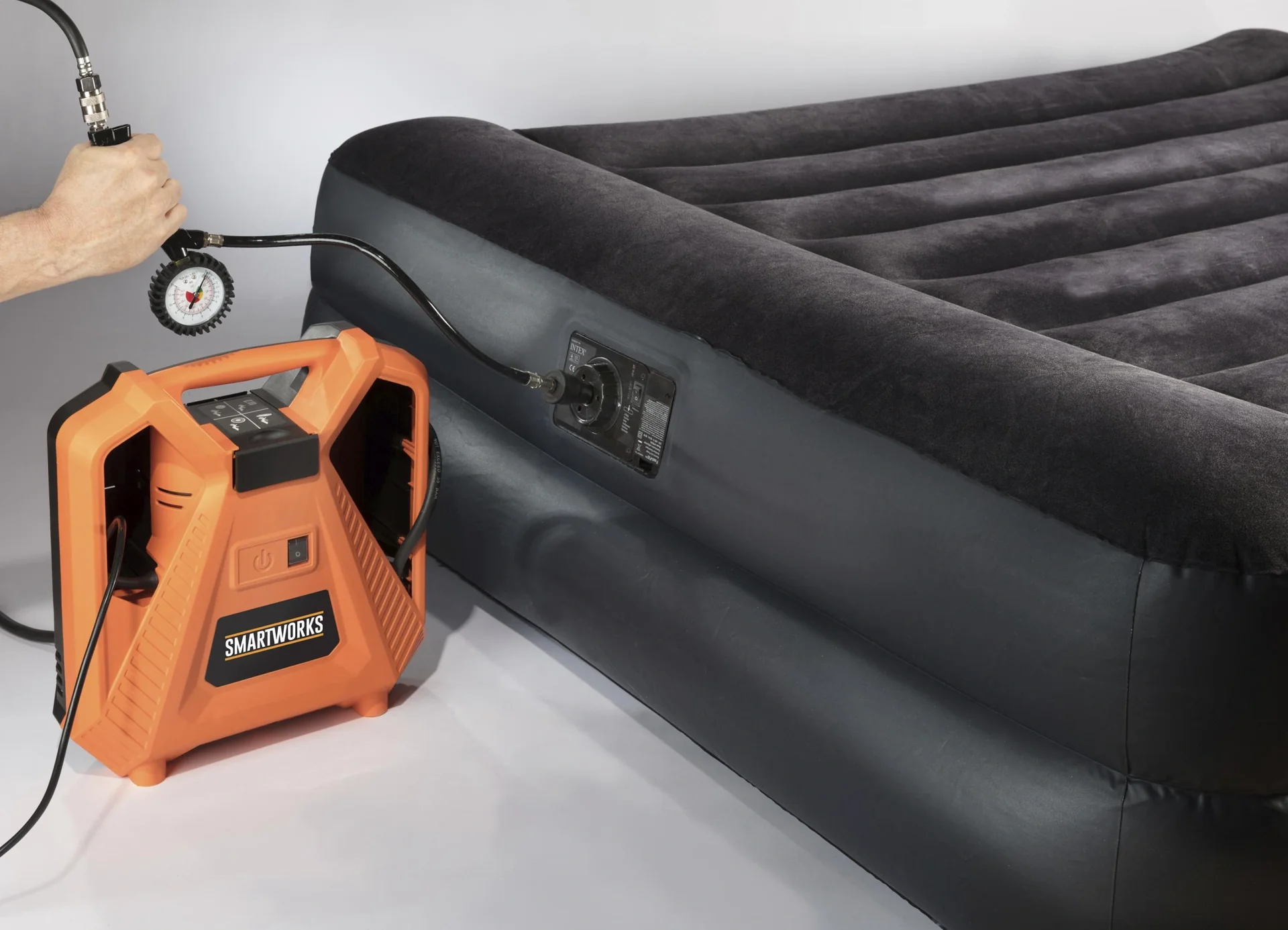 Kompressor "Air Box" 1100 Watt + HD Autokamera inklusive Zubehör + Zurrgurt-Set, 5-teilig GRATIS dazu Warnfahne - 12