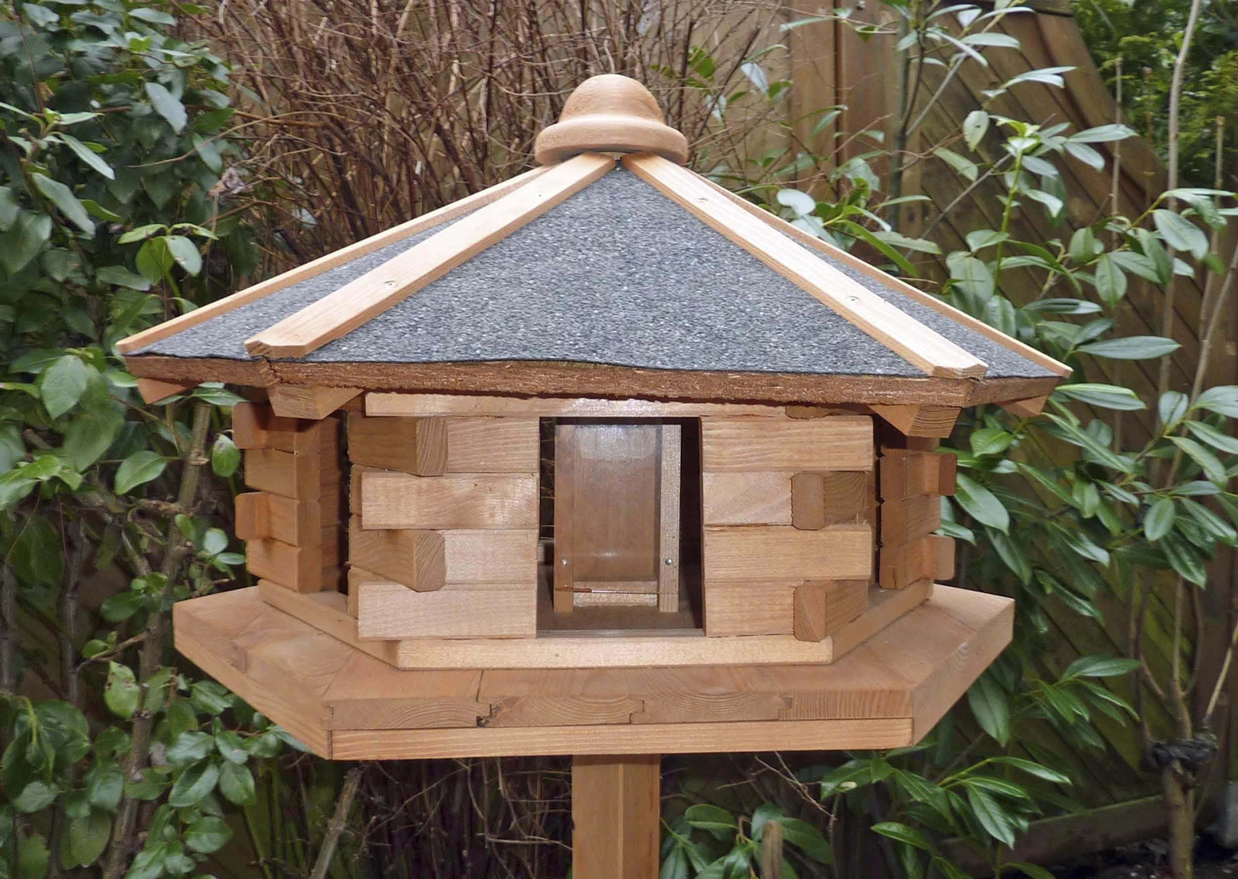 Vogelhaus "Fehmarn" mit Fußkreuzständer - 1