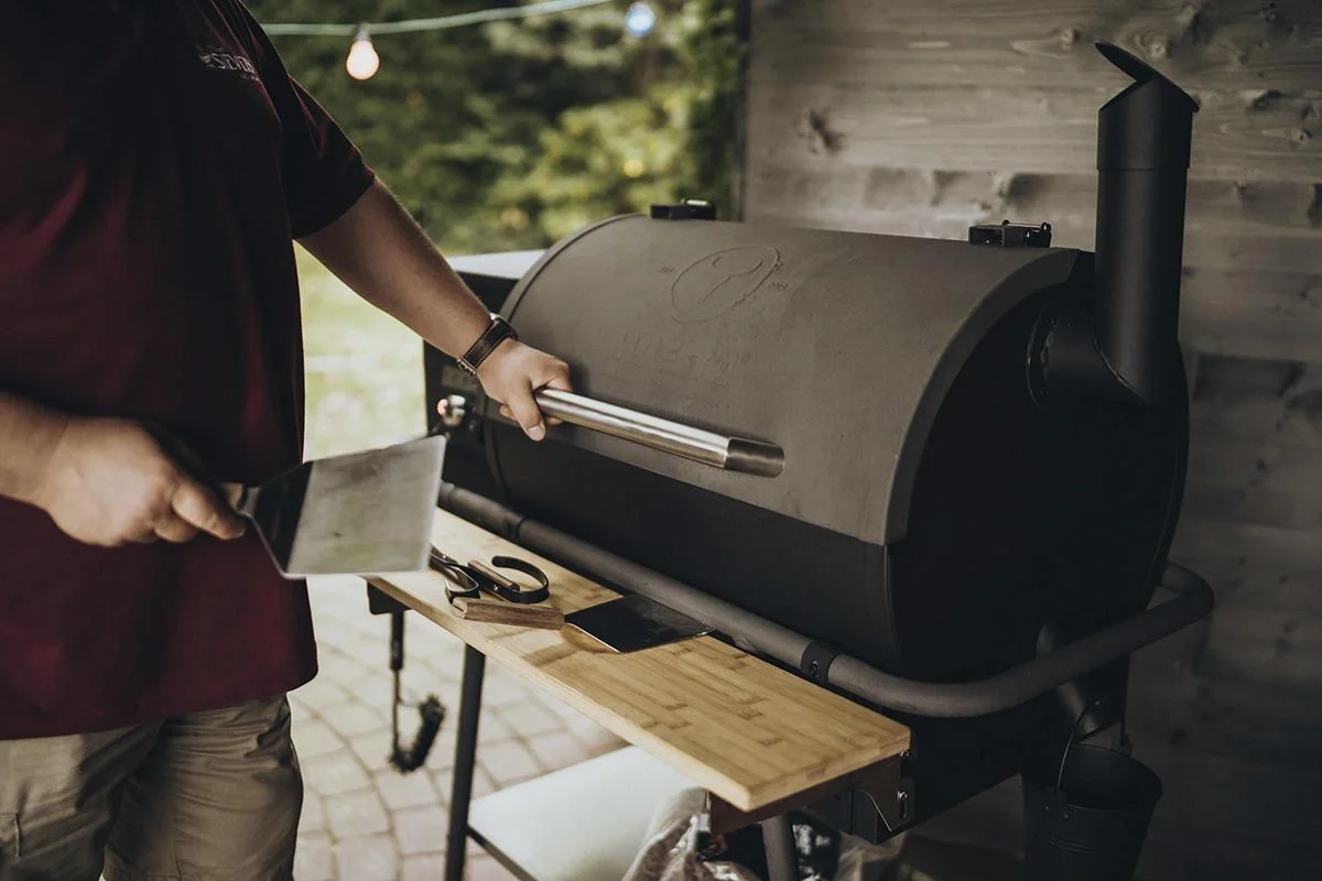 PelletGrill - Sheriff inklusive Ablagebrett und Halterungen - 12
