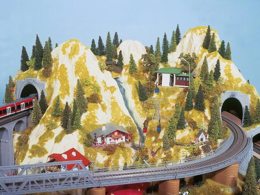 Fertiggelände Silvretta-220 x 140cm, 52cm hoch, koloriert und begrast, auf Holzrahmen - 6