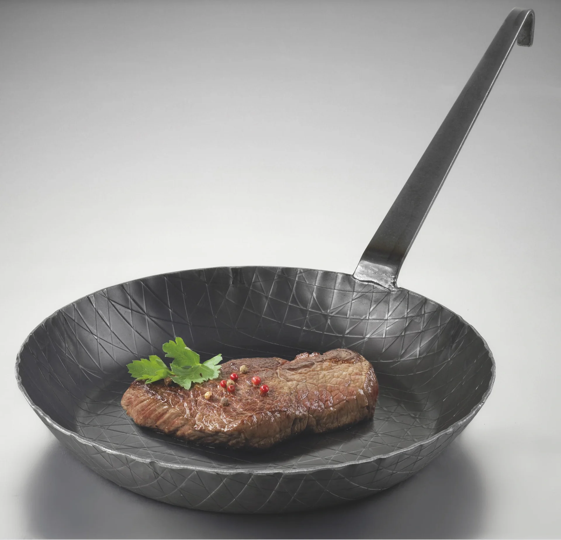 Schmiedeeiserne Bratpfanne, mit hohem Rand und Hakenstiel, Ø 24 x 4 cm - 5