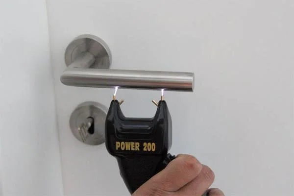 Elektroschocker Power 200 zur Selbstverteidigung, inklusive Batterie - 2