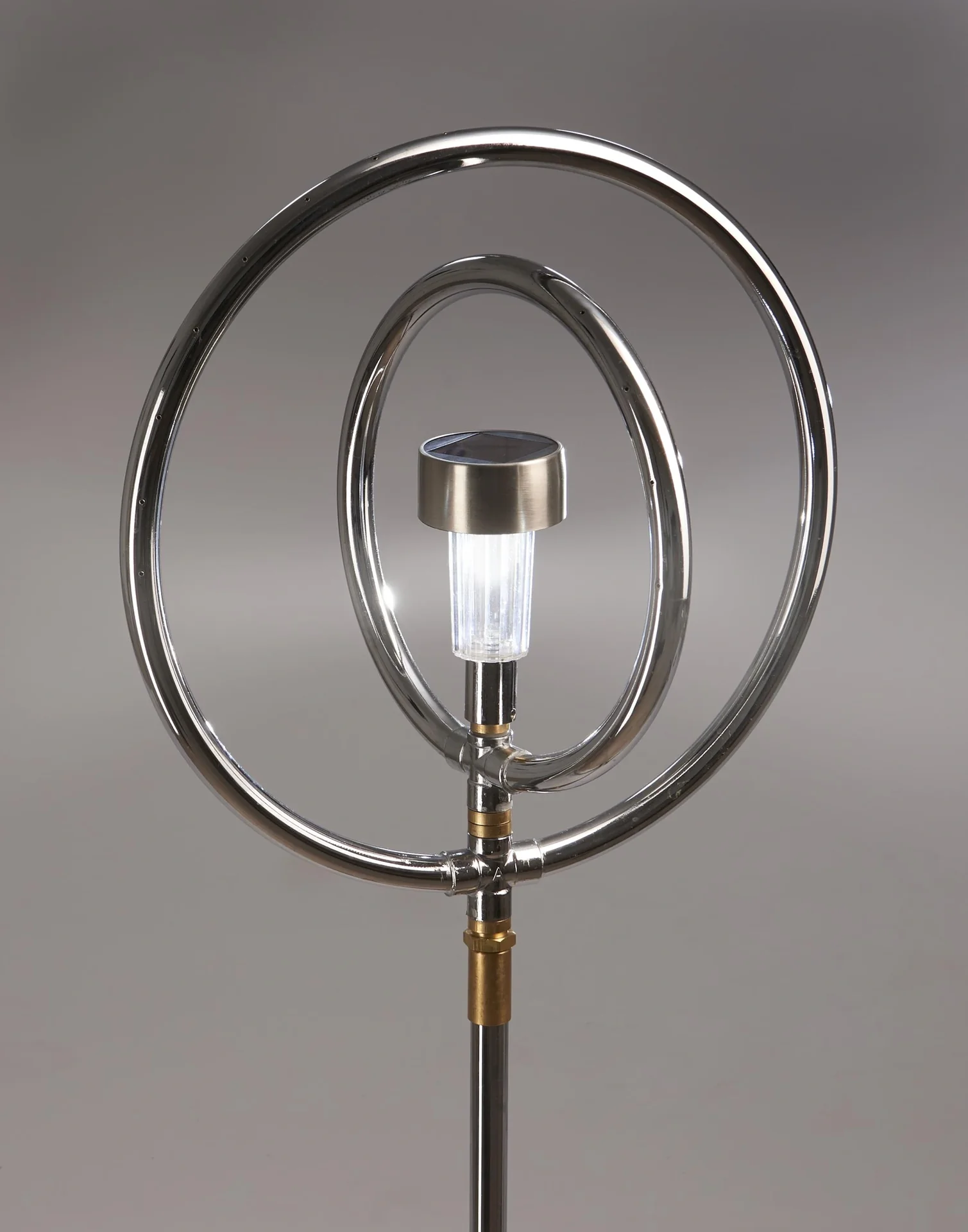 3 in 1 Edelstahl-Rasensprenger, mit Solarbeleuchtung, rotierendem Wasserspiel und Bewässerungsfunktion - 2