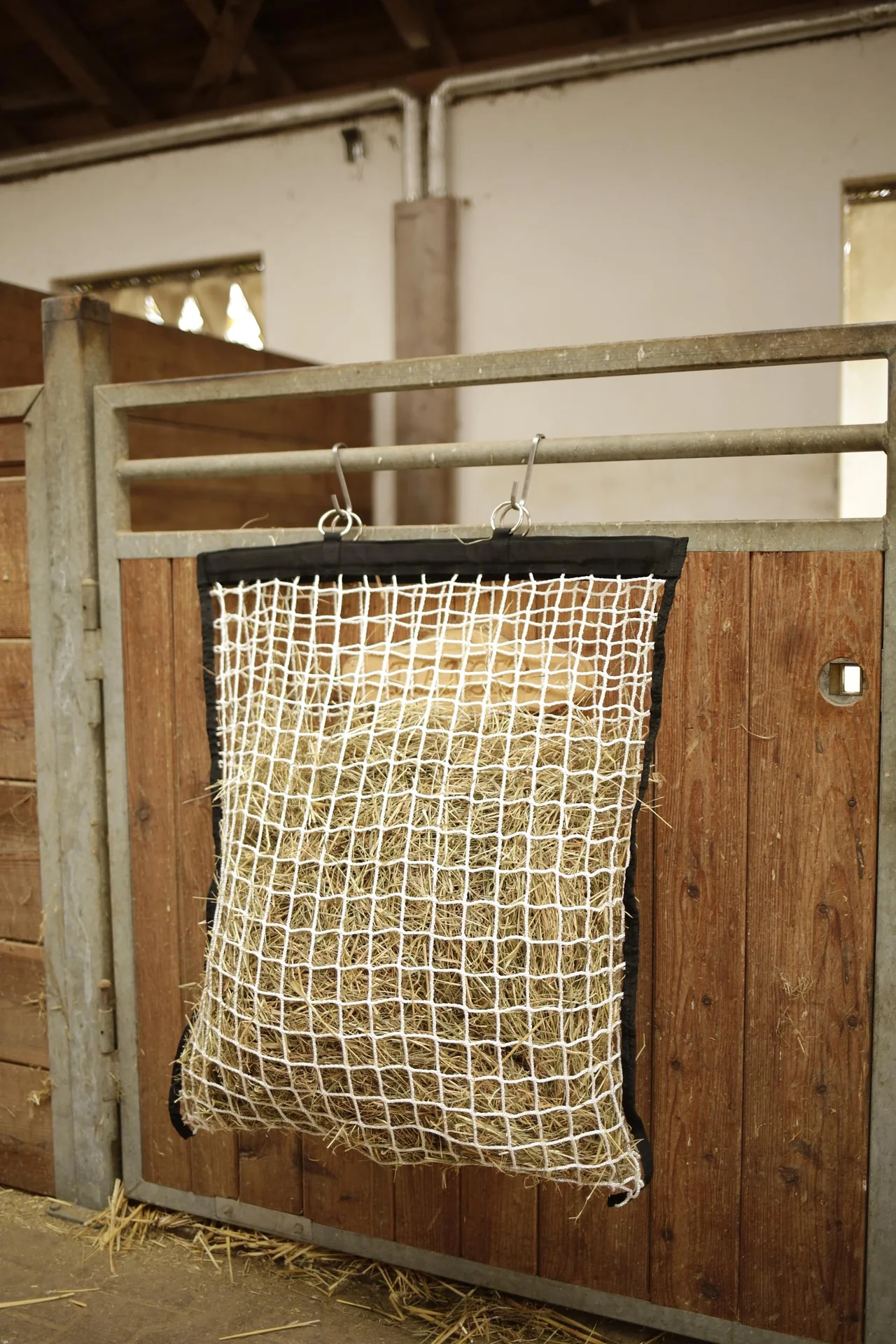 Heunetz mit Füllhilfe 83 x 83 cm, Fassungsvermögen 5,5 kg - 7