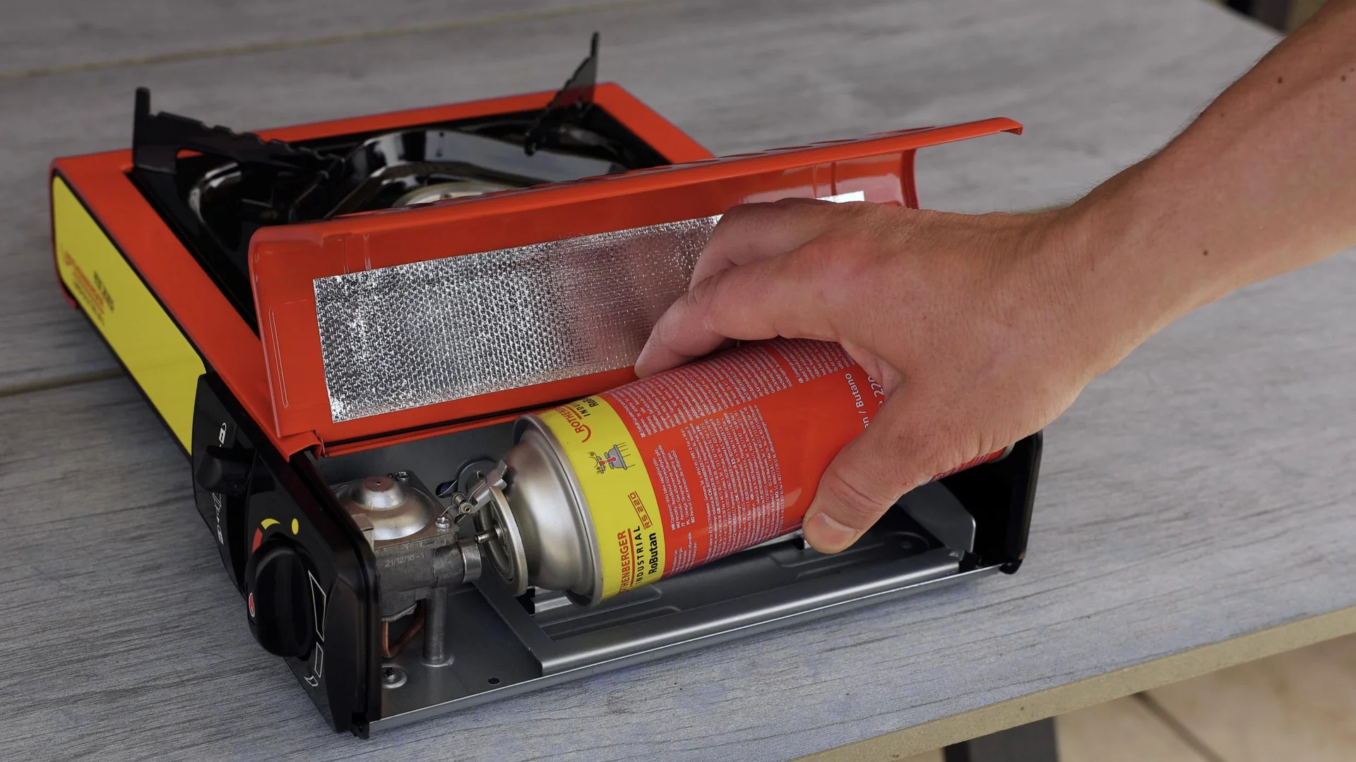 Kompakter Gas-Tischkocher Gourmet RS 220 mit integriertem Kartuschenfach - 11