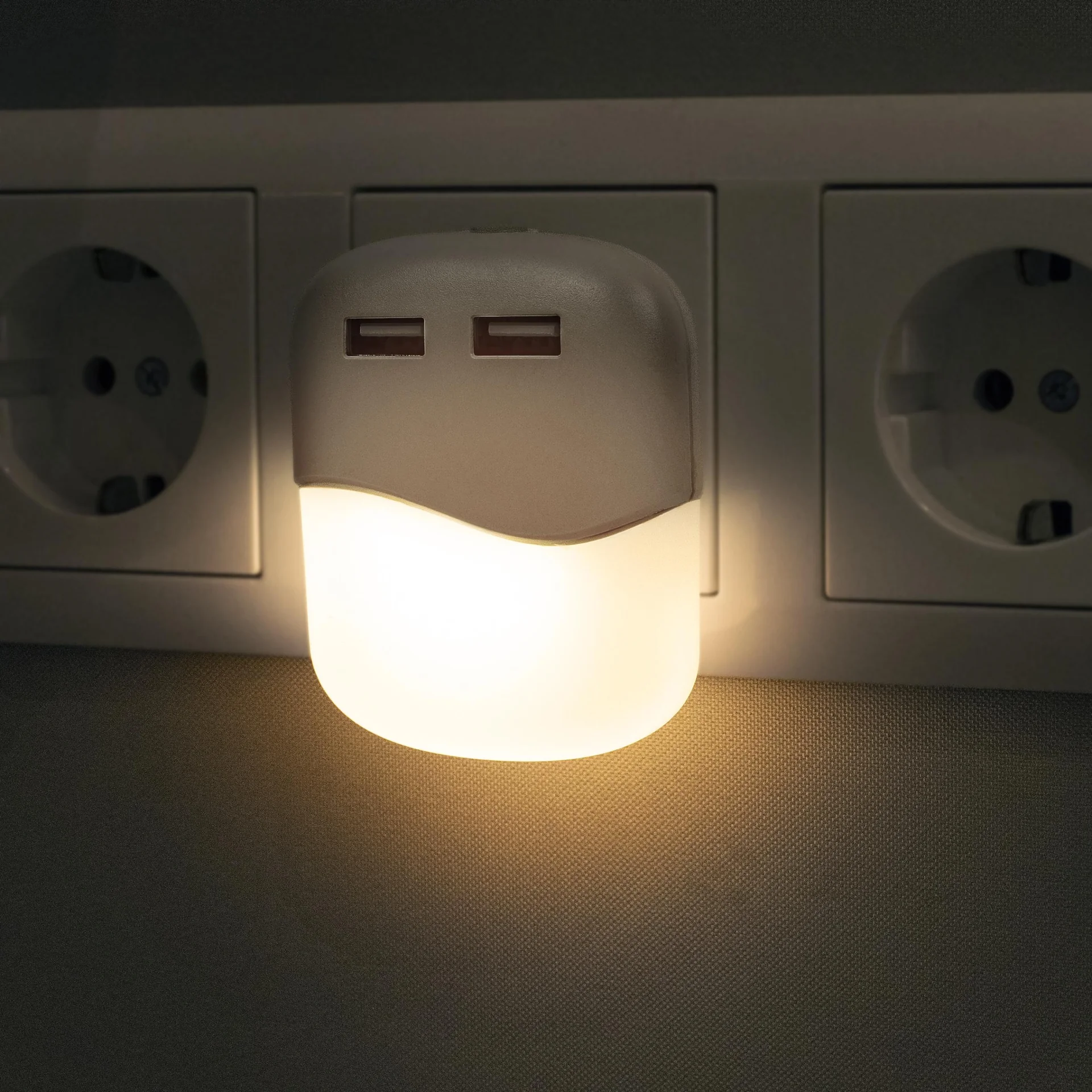 LED Nachtlicht mit 2 USB Anschlüssen - 3