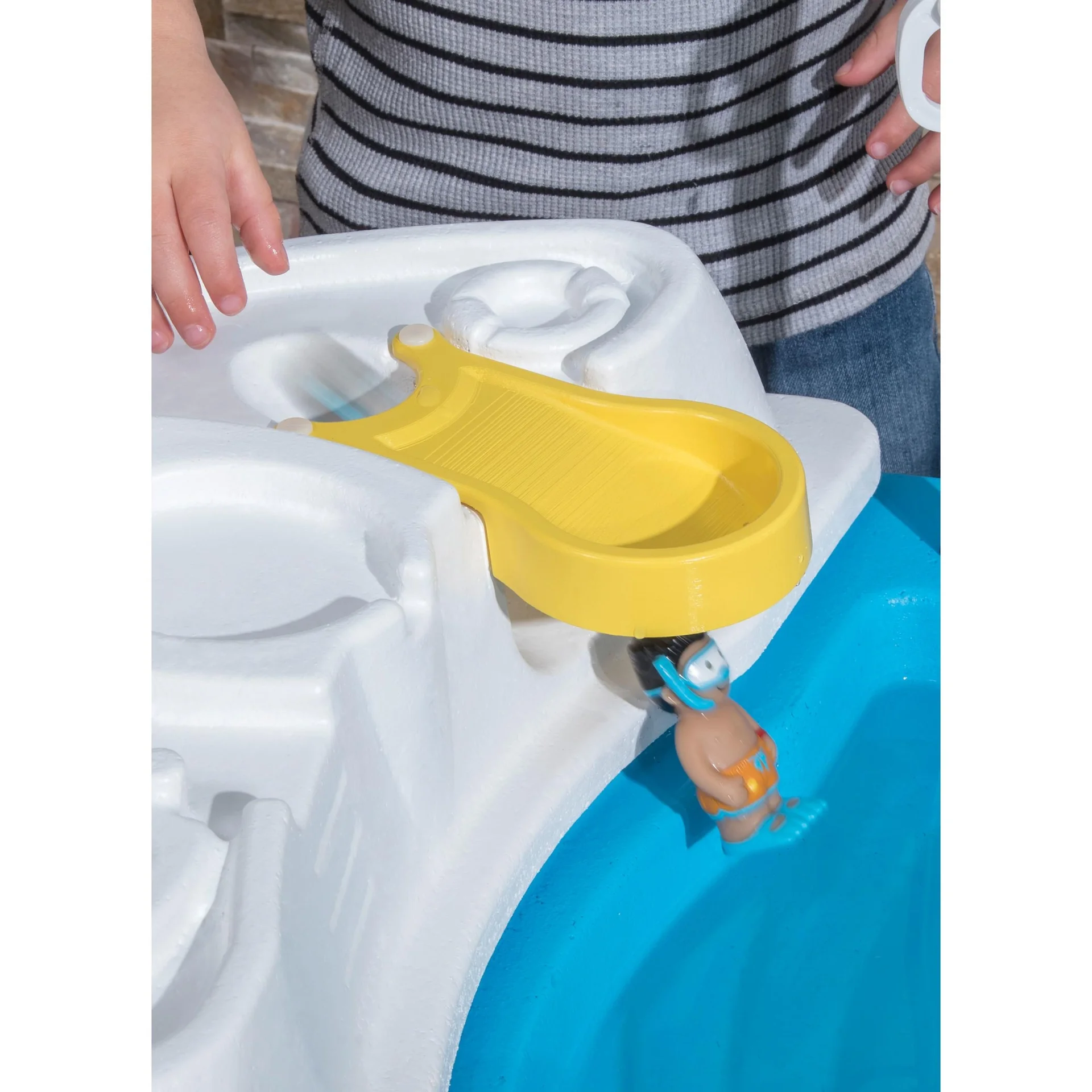 Fiesta Cruise Sand & Water Table - 13
