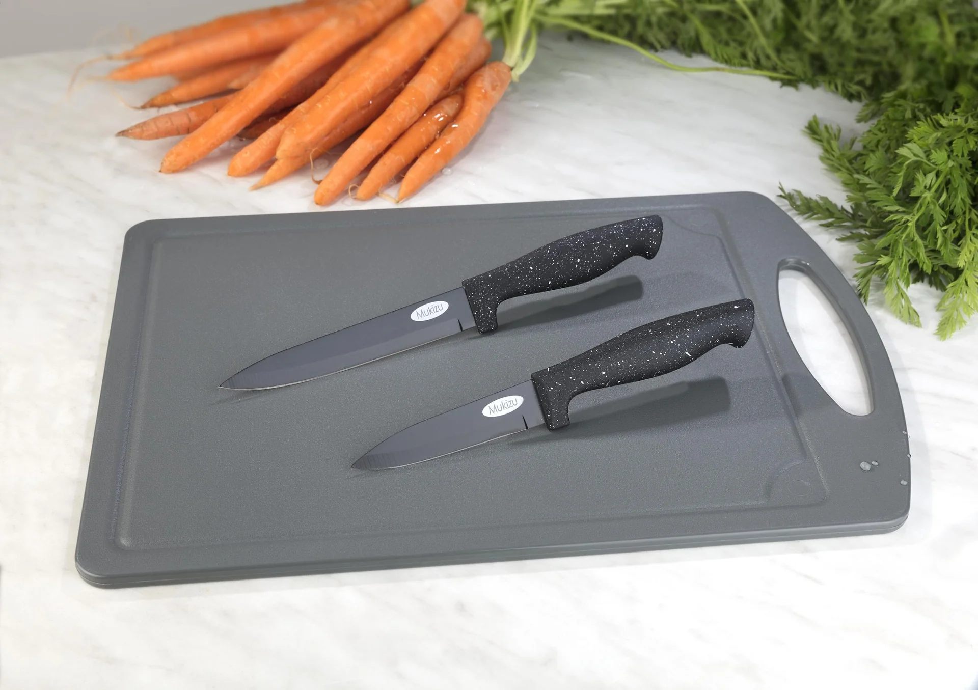 Schneidbrett mit Schäl- und Gemüsemesser - 1