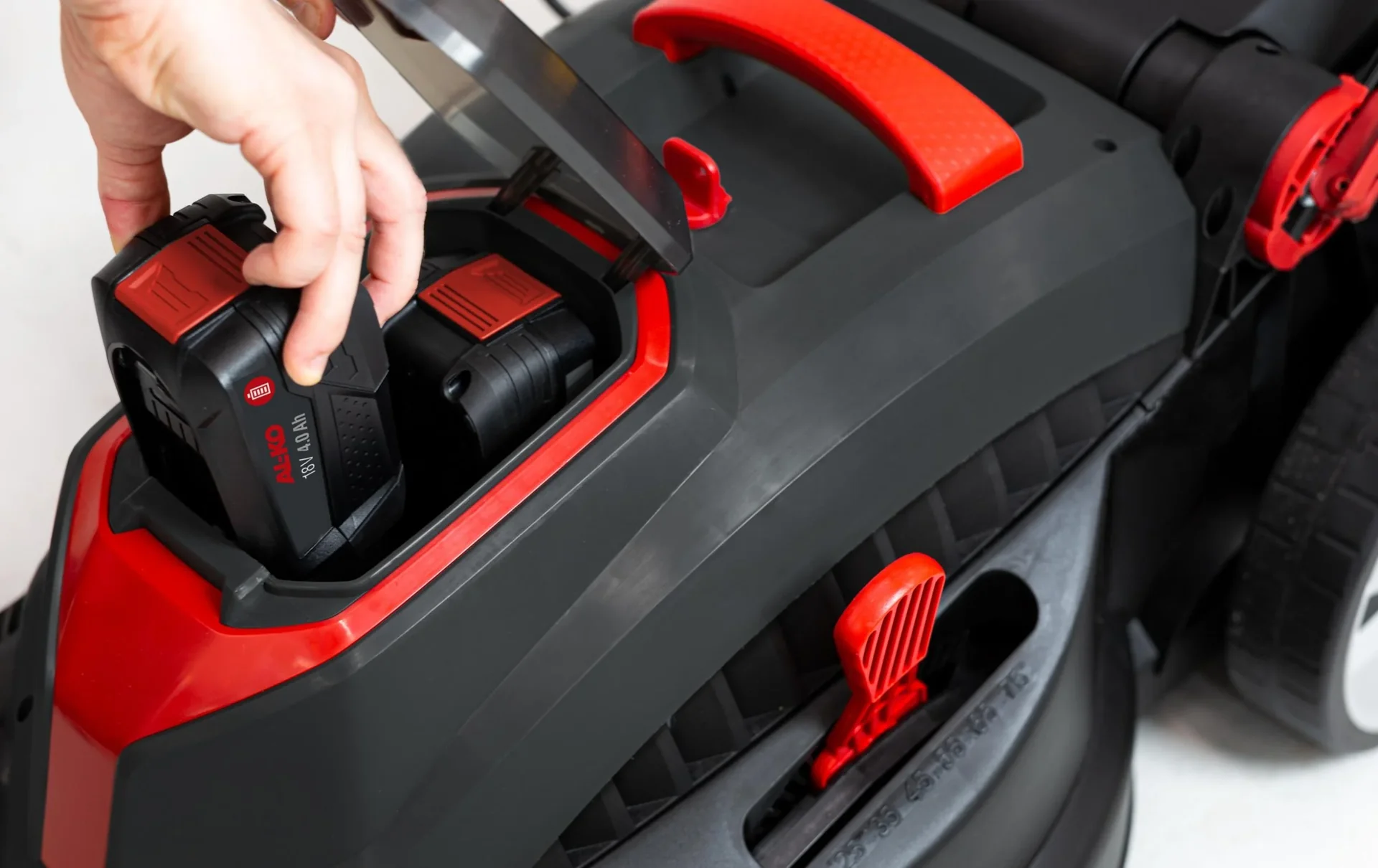 18 V BOSCH HOME AND GARDEN COMPATIBLE Akku-Rasenmäher 38.1 Li - 5