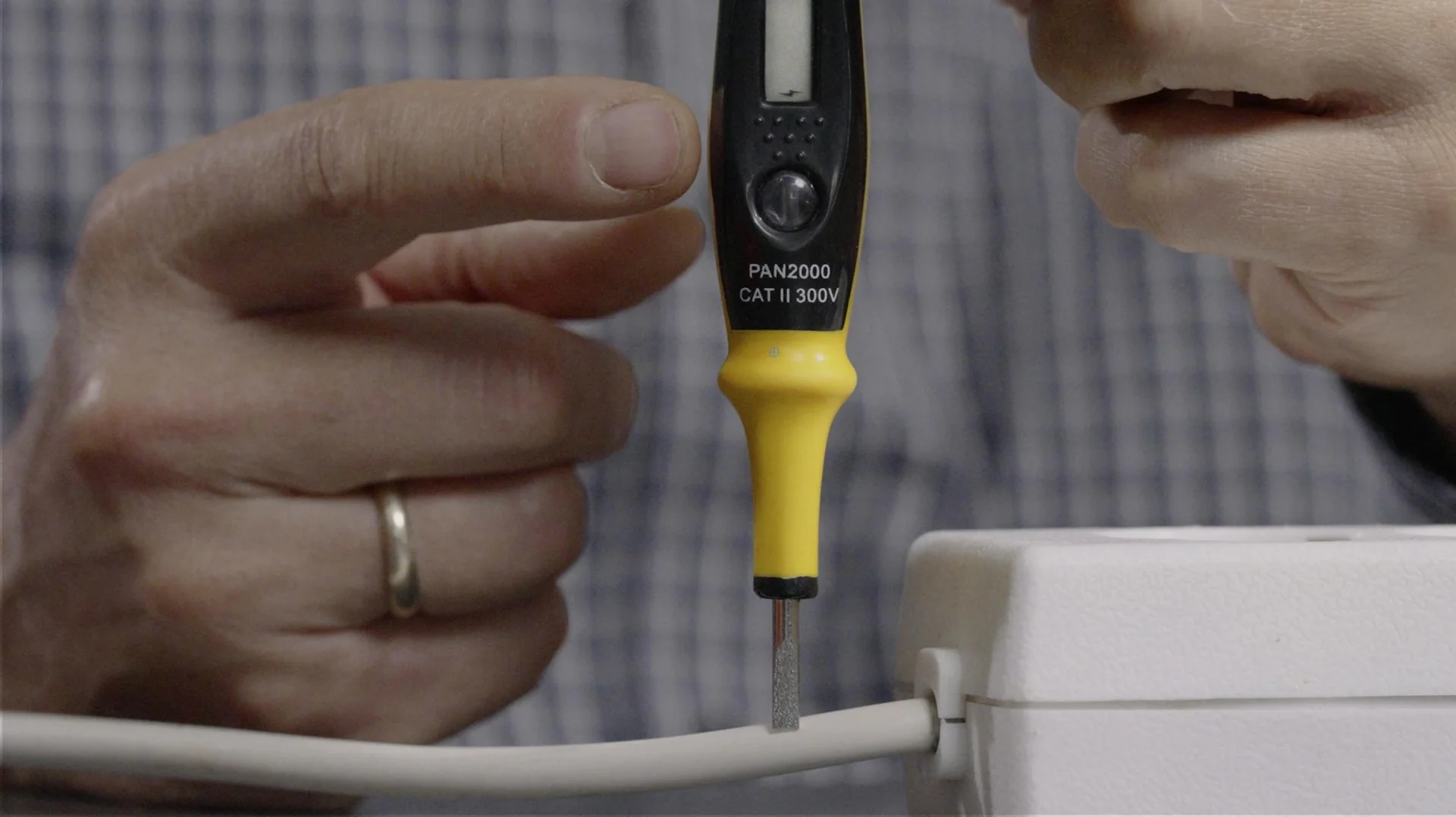 Spannungsprüfer, 1-polig mit LCD-Anzeige, 12-220 V AC/ 12-36 V DC - 11