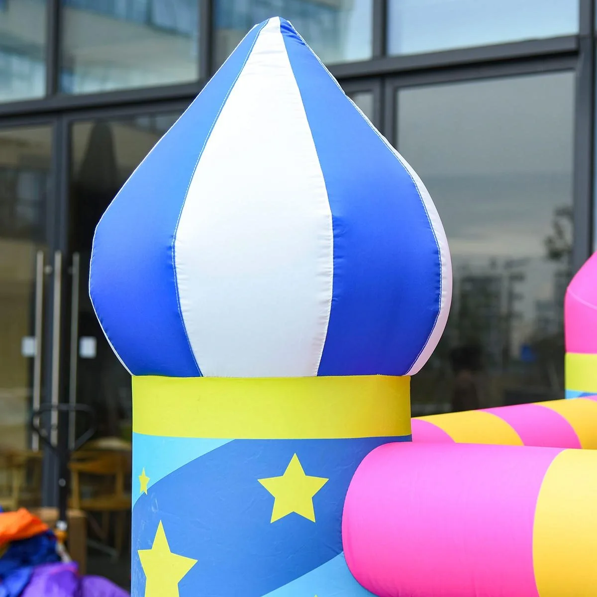 Kinderhüpfburg im Schloss- und Sternen Design bunt - 10