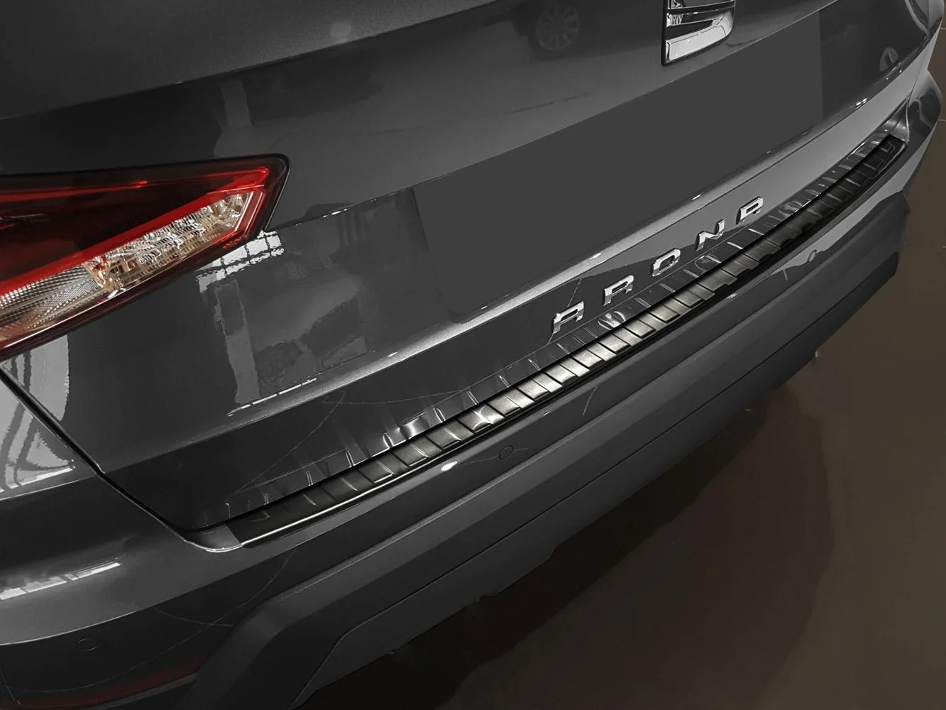 Ladekantenschutz Edelstahl graphite / black für Seat Arona, Baujahr 2017> - 4