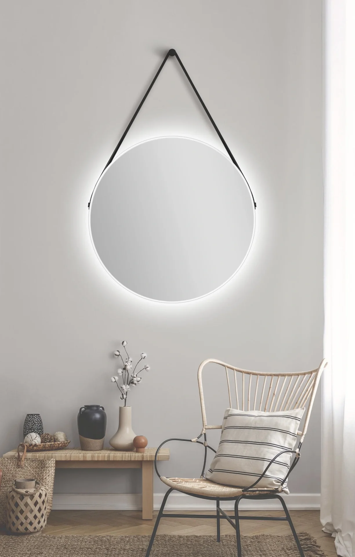 Dekorativer runder Wandspiegel mit indirekter LED Beleuchtung in weiß matt Ø 80 cm - 8