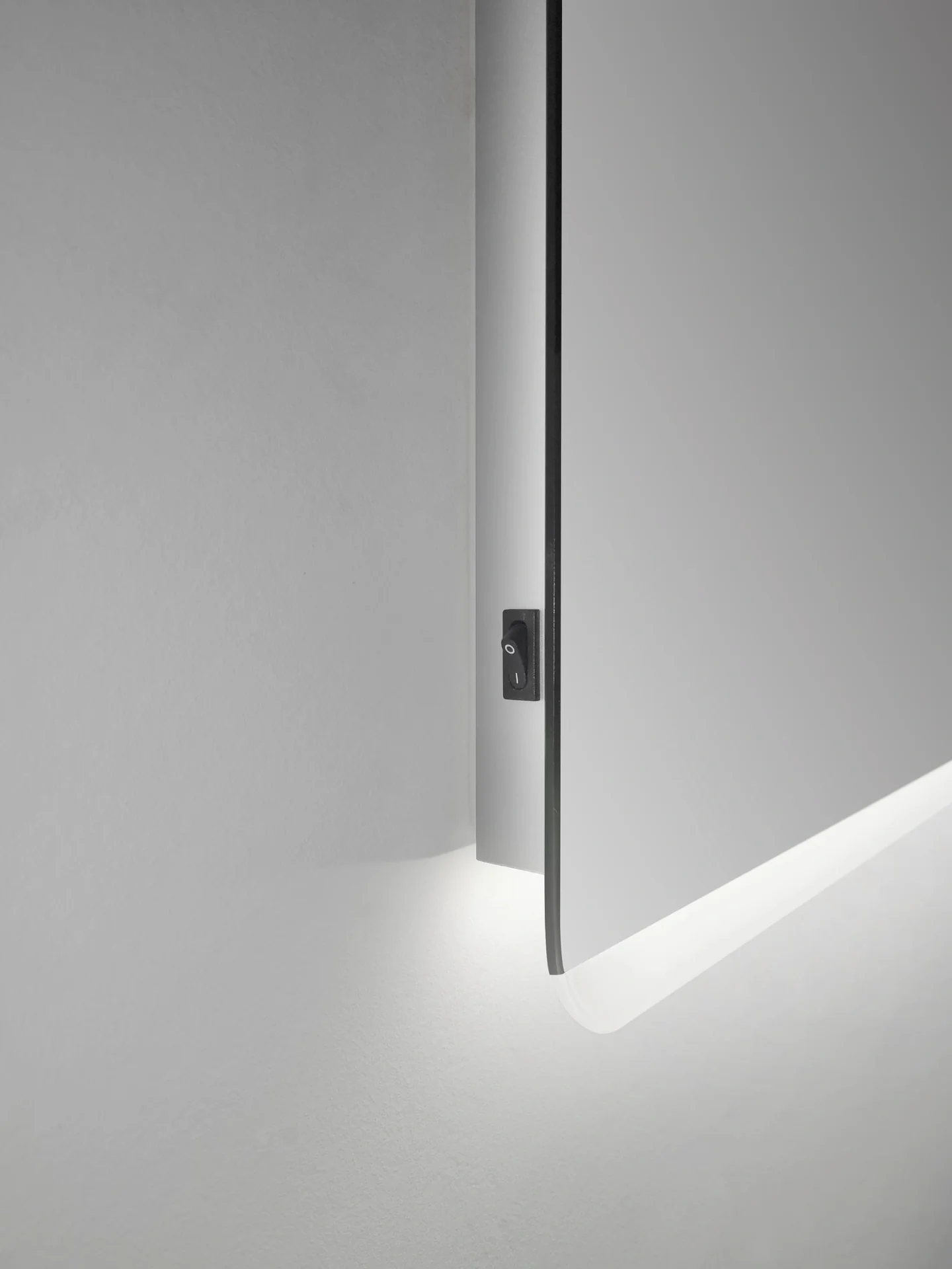 Badezimmerspiegel mit Beleuchtung, "Chic" - 50 x 70 cm - Lichtfarbe neutralweiß - 6