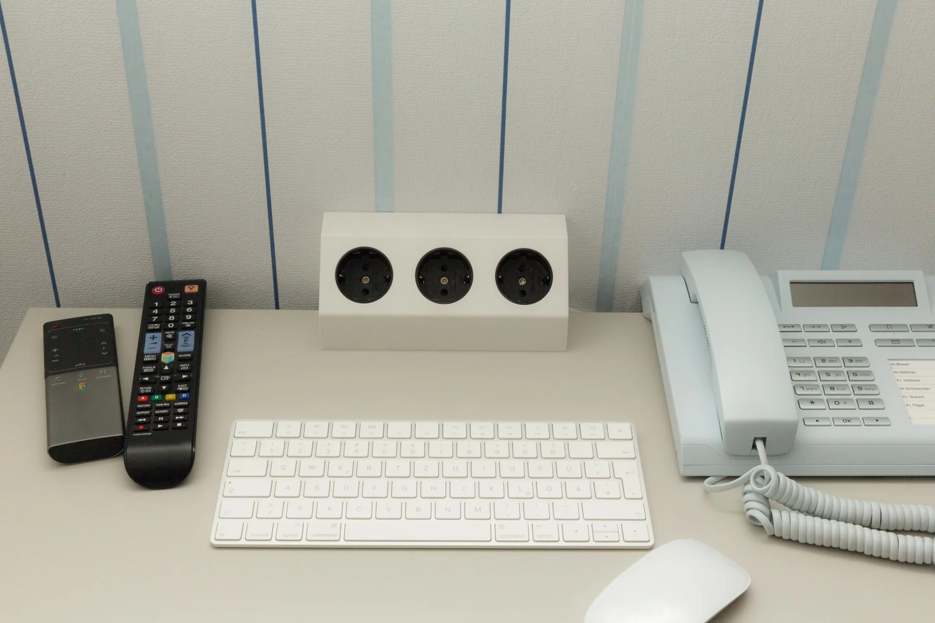 3-fach Schutzkontakt Steckdose mit 1m Anschlusskabel und freien Enden zur Festmontage - 5