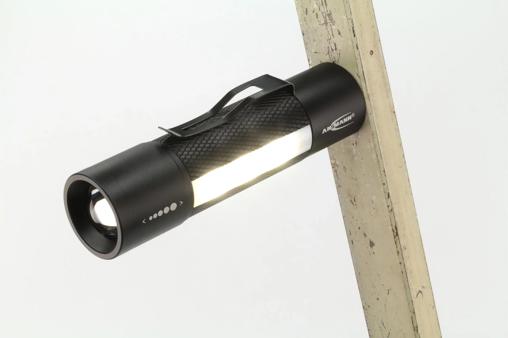 Multifunktionstaschenlampe 3in1 - fokussierbare Taschenlampe, Arbeitsleuchte und Signalleuchte - 12