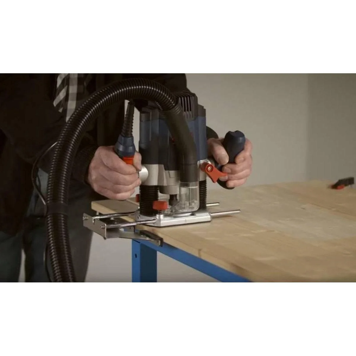 Oberfräse OF1200 - 1200W - 55 mm - inkl. 6 Fräsern und Führungsschienenadapter - 10