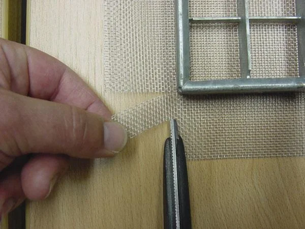 Schmutz- und Kleintier Abweiser für Lichtschächte, Fiberglasgewebe - 11