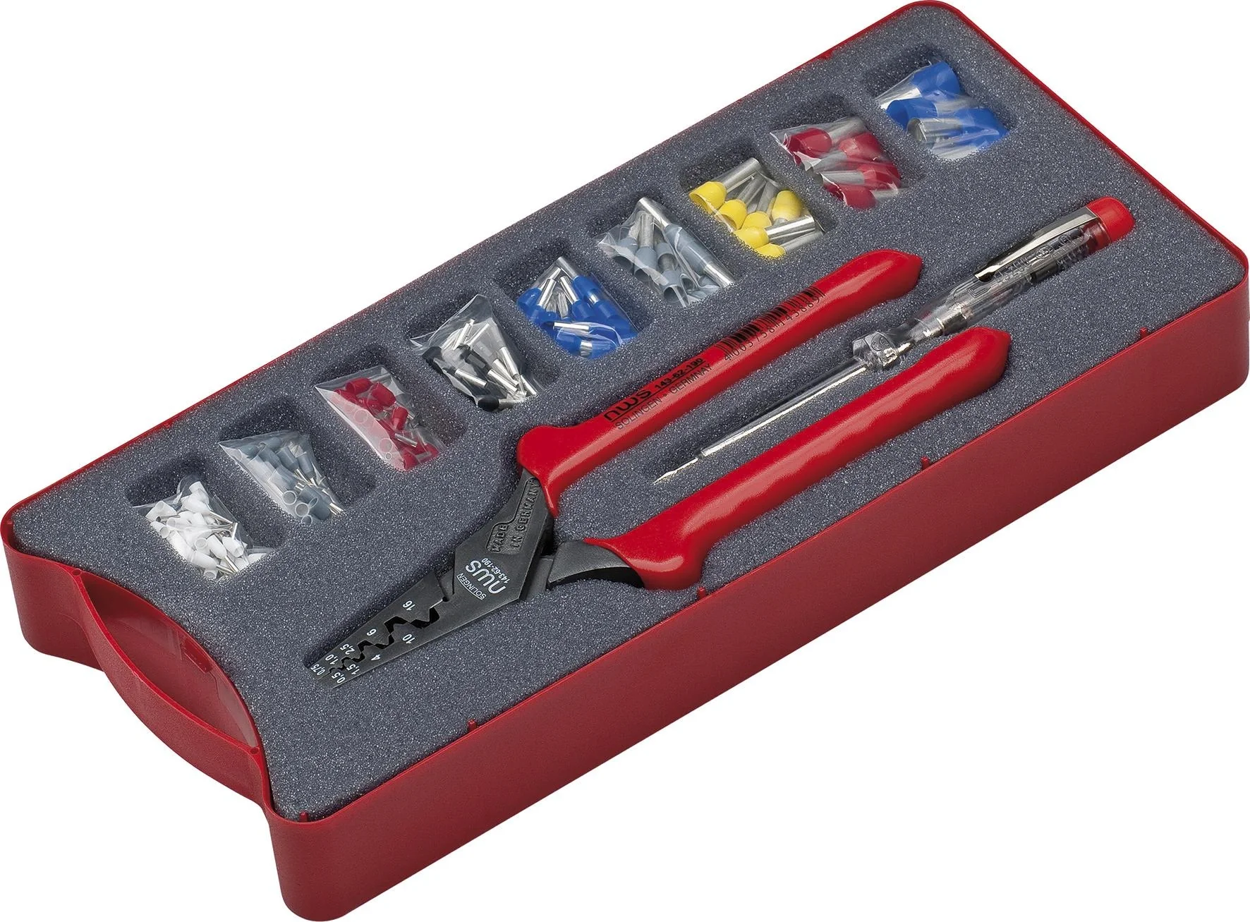 Aderendhülsen Sortiment isoliert mit Zange und Schraubendreher - 9