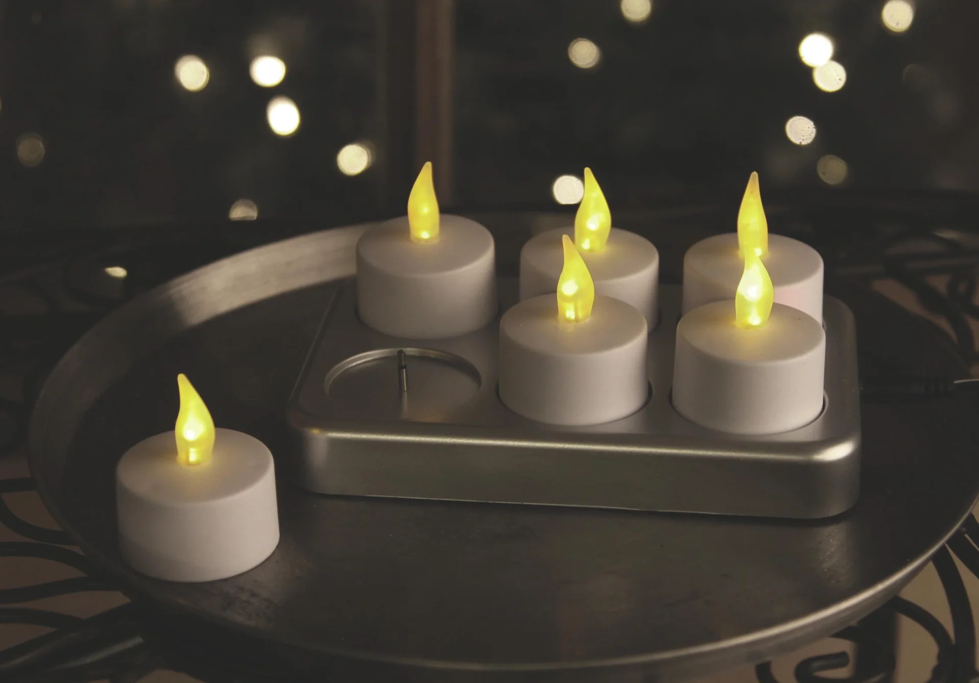 LED Teelicht Set - 6 Stück, mit Ladestation, weiß - 8