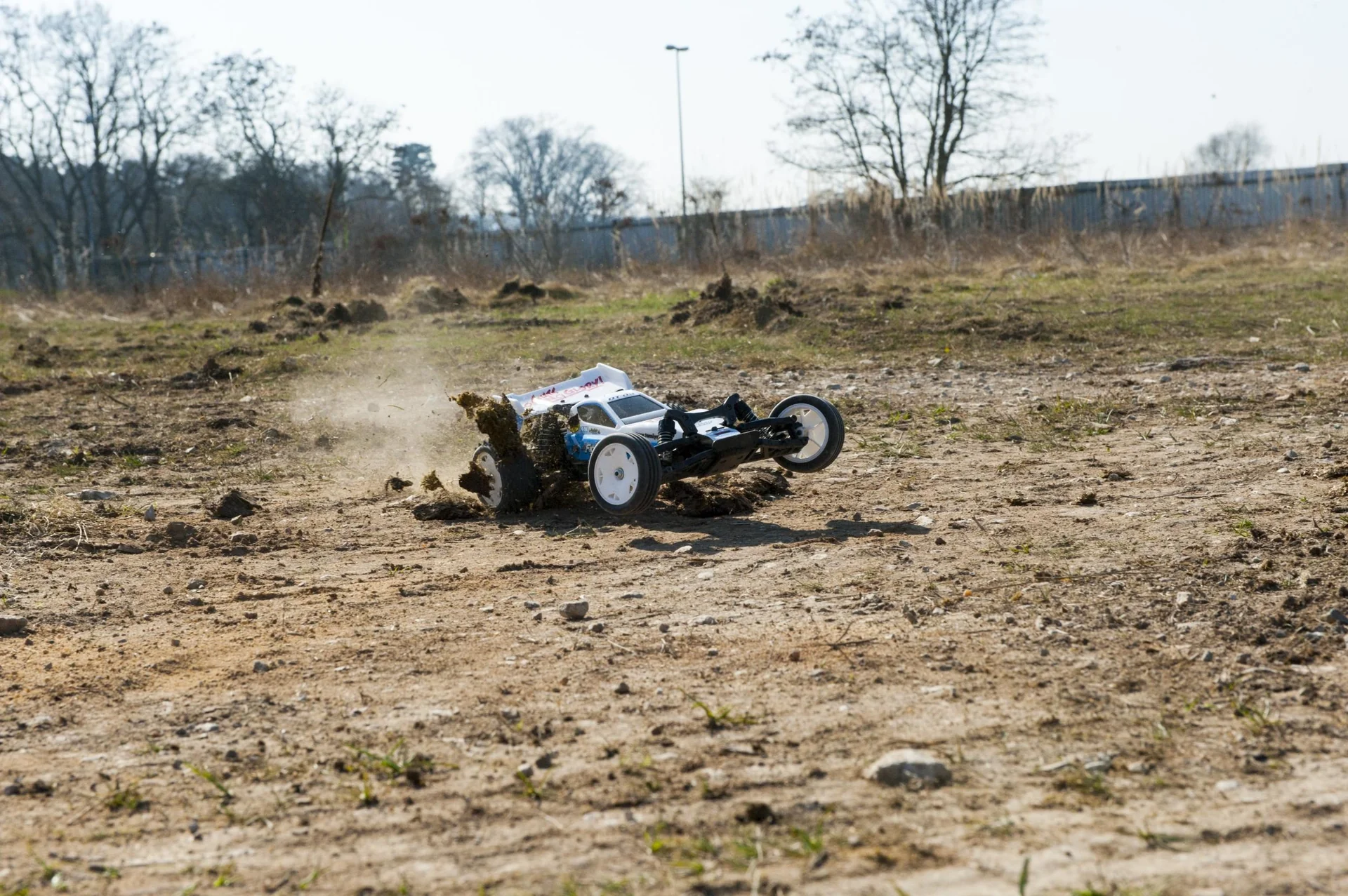 RC Neo Fighter Buggy DT-03 1:10 - 12