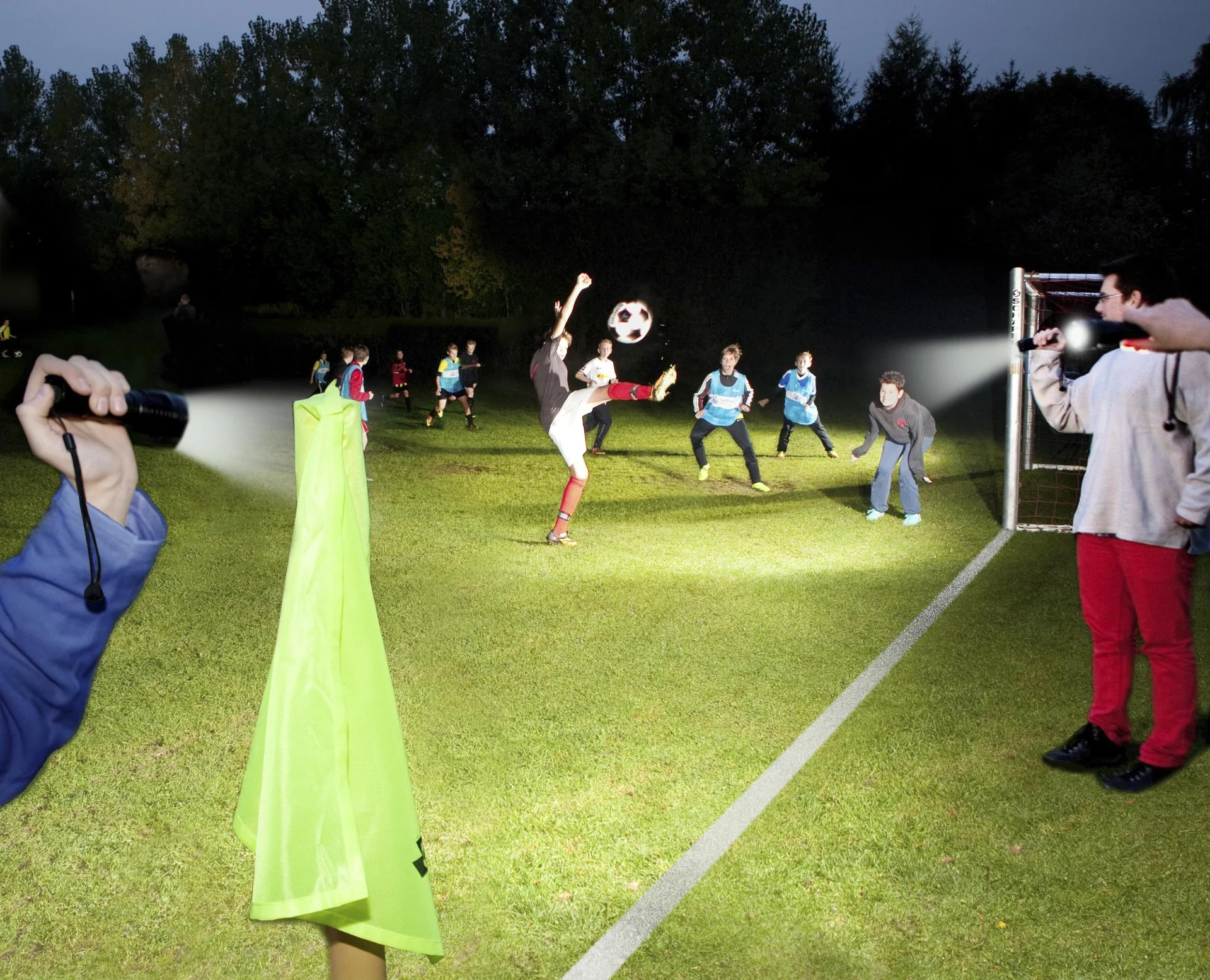 High Power LED Taschenlampe - 10 Watt Cree LED + Gürtelholster mit Ersatz-Batterieaufnahme - 2