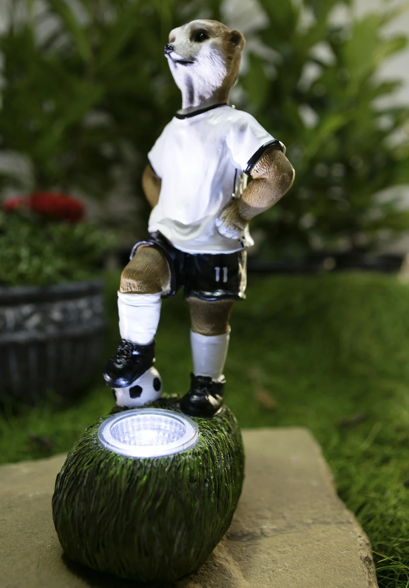 Solar Erdmännchen Figur "Miro" und LED Lichterkette mit 50 Fußbällen - 8