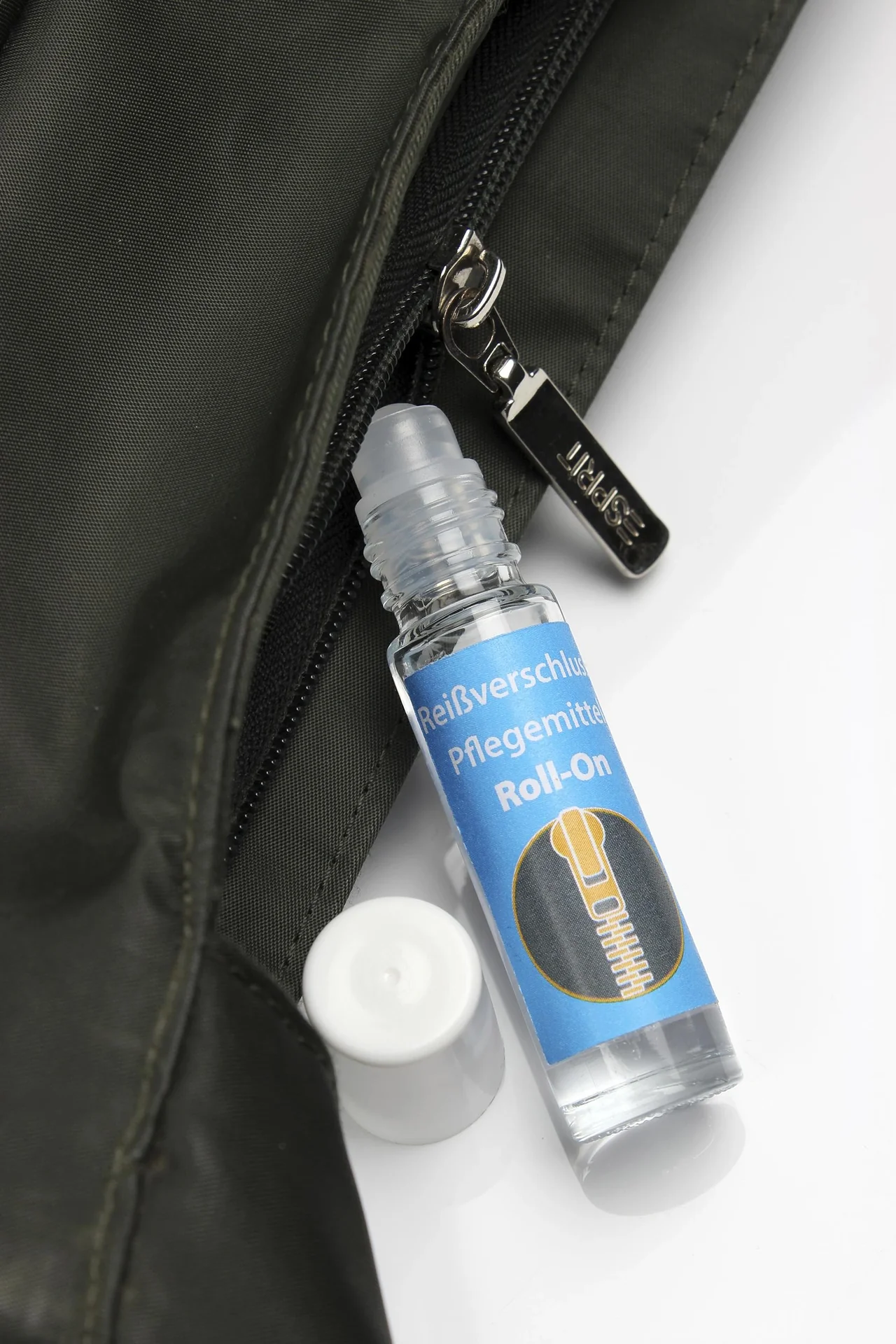 Greifhilfe für Reißverschlüsse & Reißverschluss Pflegemittel Roll-On-Set - 5