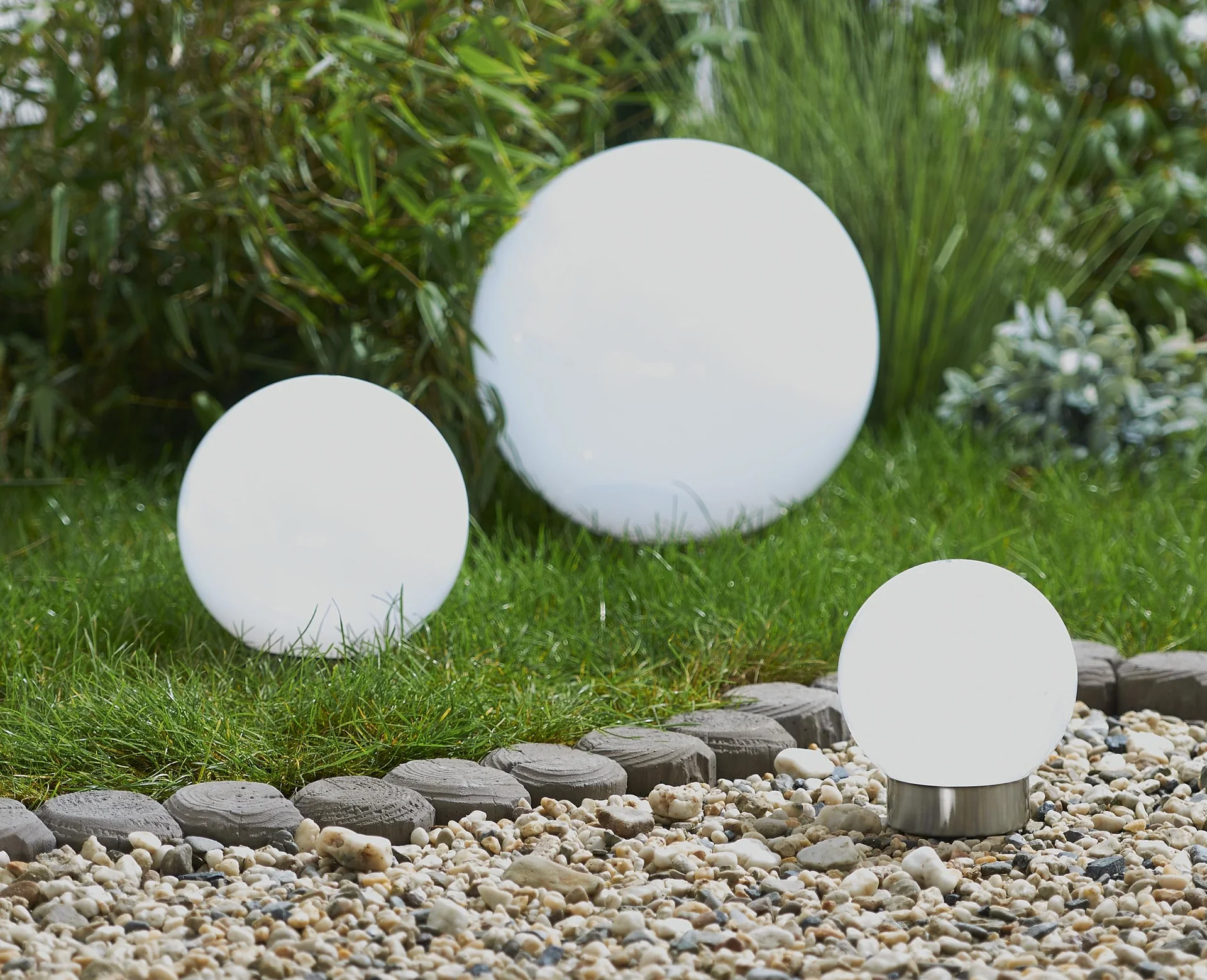 Solar Kugel mit weißer und Farbwechsel LED - 30cm - 5