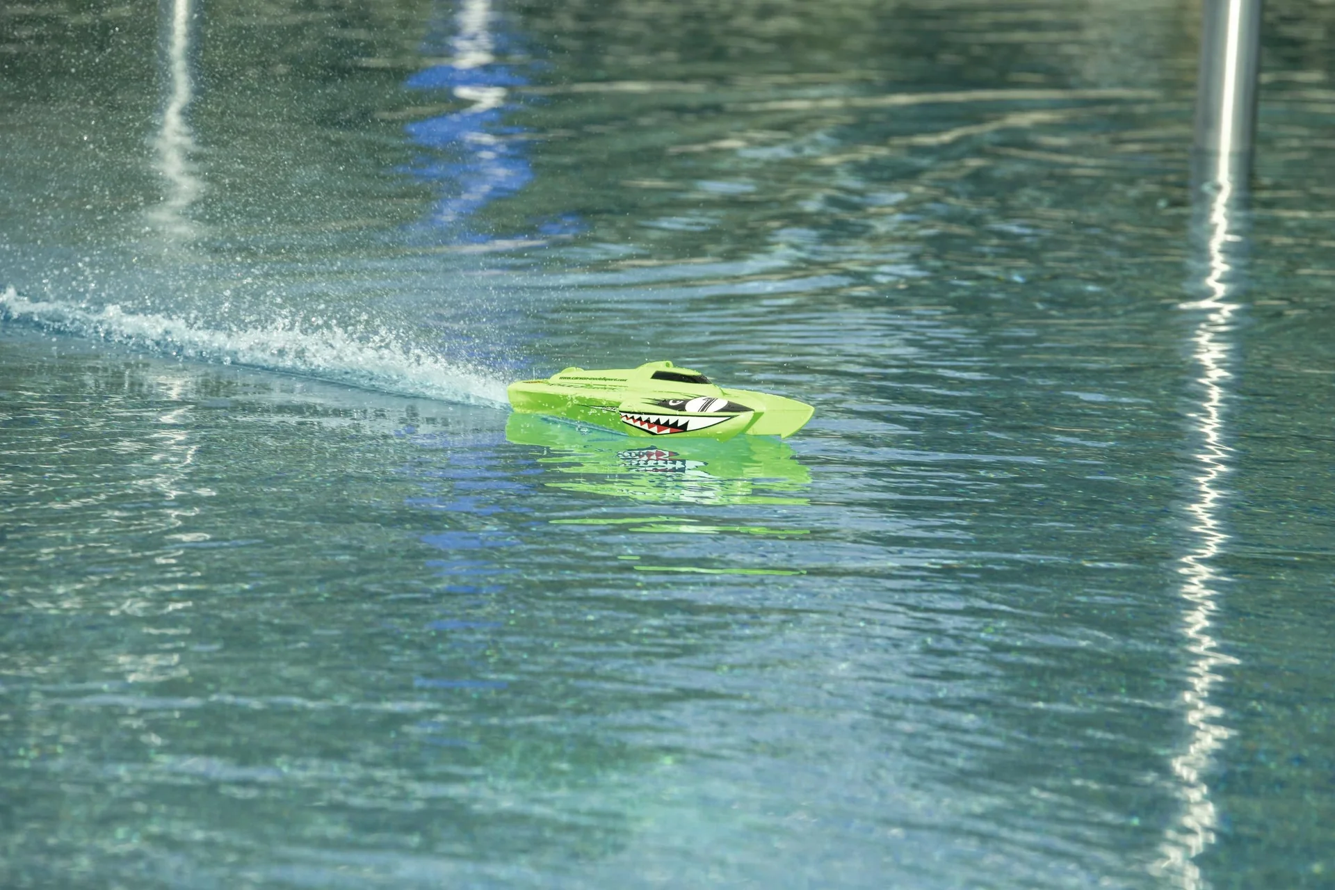 Race Shark FD 2.4G - 3