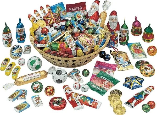 Weihnachtskörbchen mit 40 Weihnachtssüßigkeiten, - 1