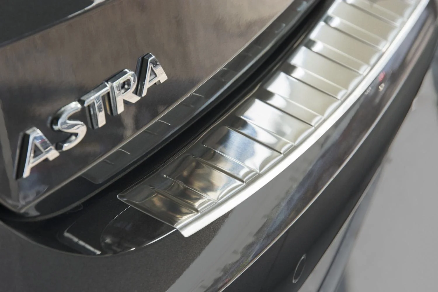 Ladekantenschutz Edelstahl für Opel Astra V (K) Hatchback (5-türer>, Baujahr 2015-2019, FL 2019> - 4