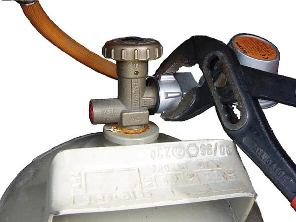 Universal Gasarmaturenschlüssel - 4