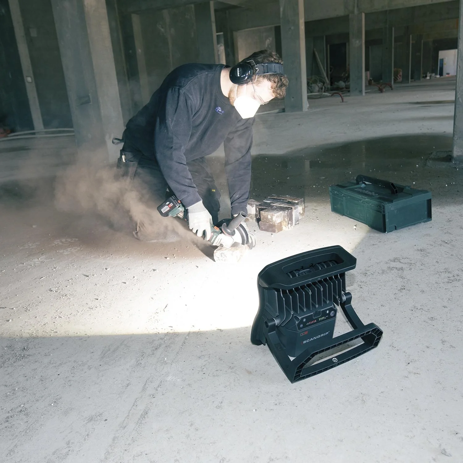 Handflutlichtstrahler NOVA 10 CAS mit abnehmbarem Diffuser L - 12