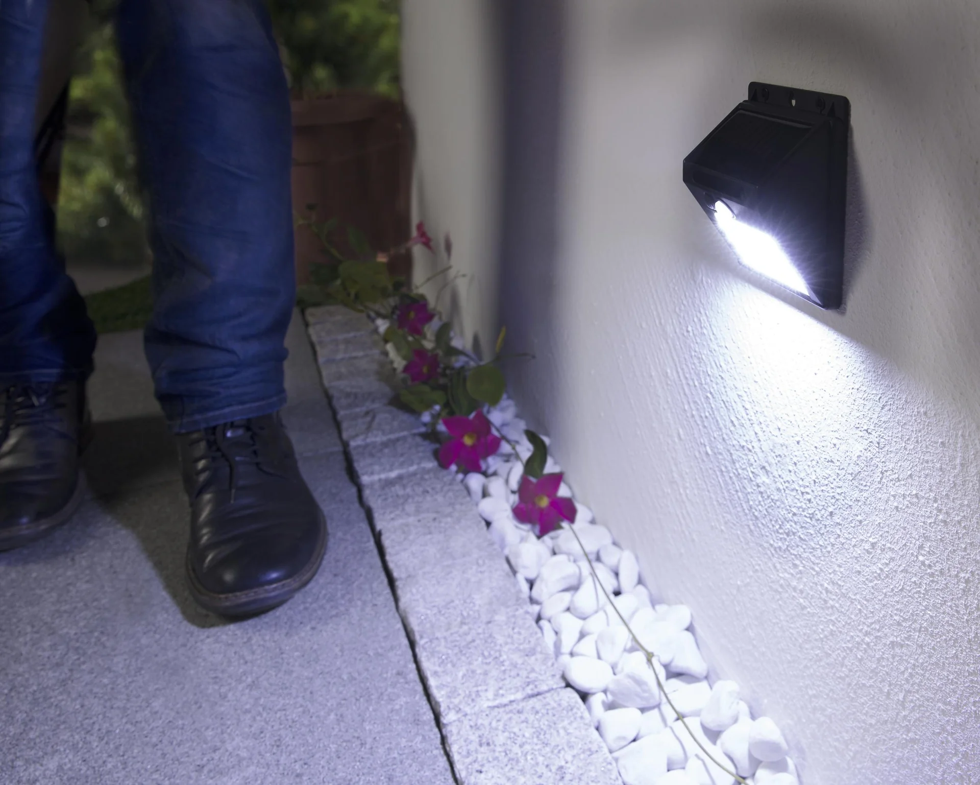 Solar Wandleuchte mit Infrarot Bewegungsmelder - 2