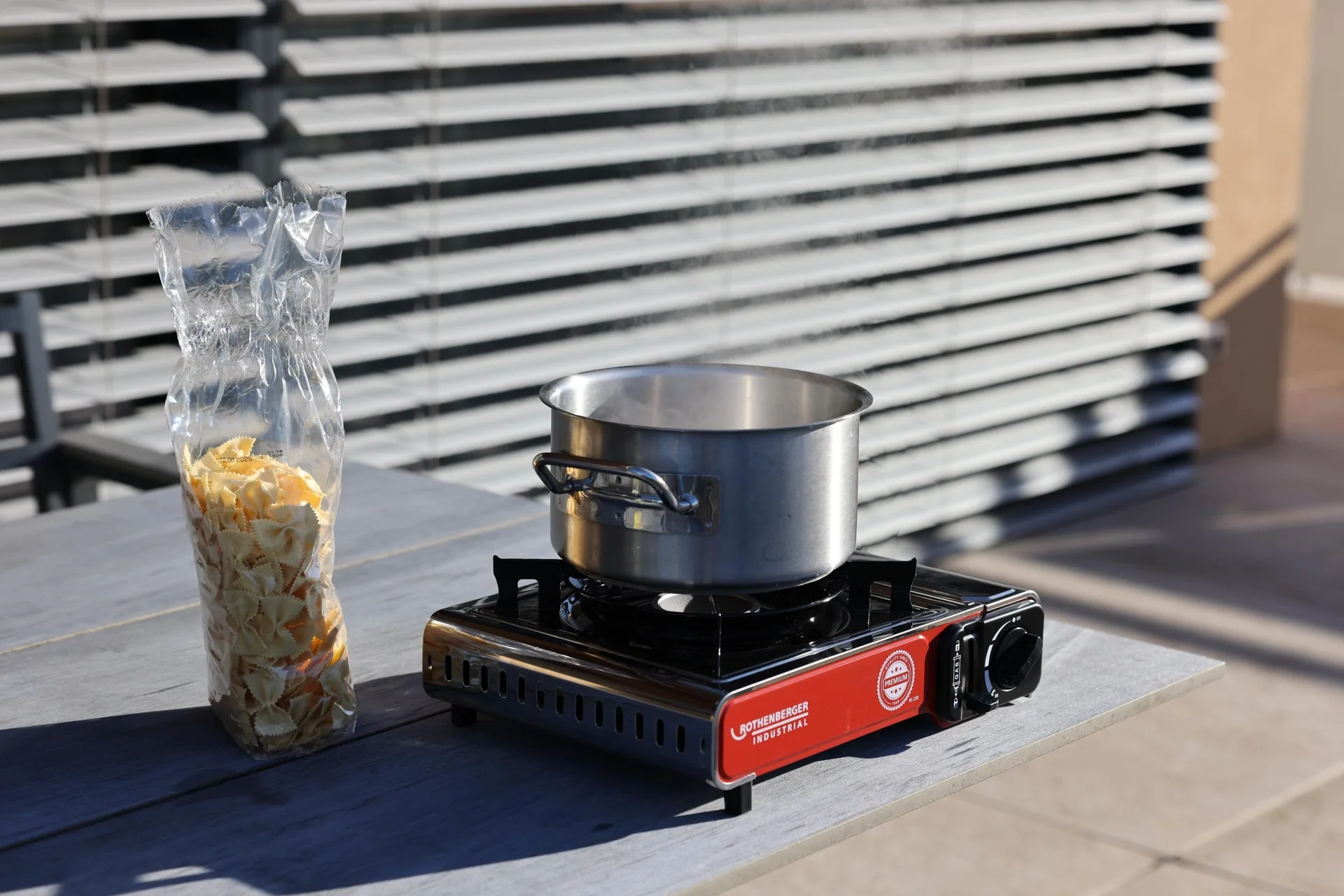 Kompakter Gas-Tischkocher Premium RS 220 mit integriertem Kartuschenfach - 11