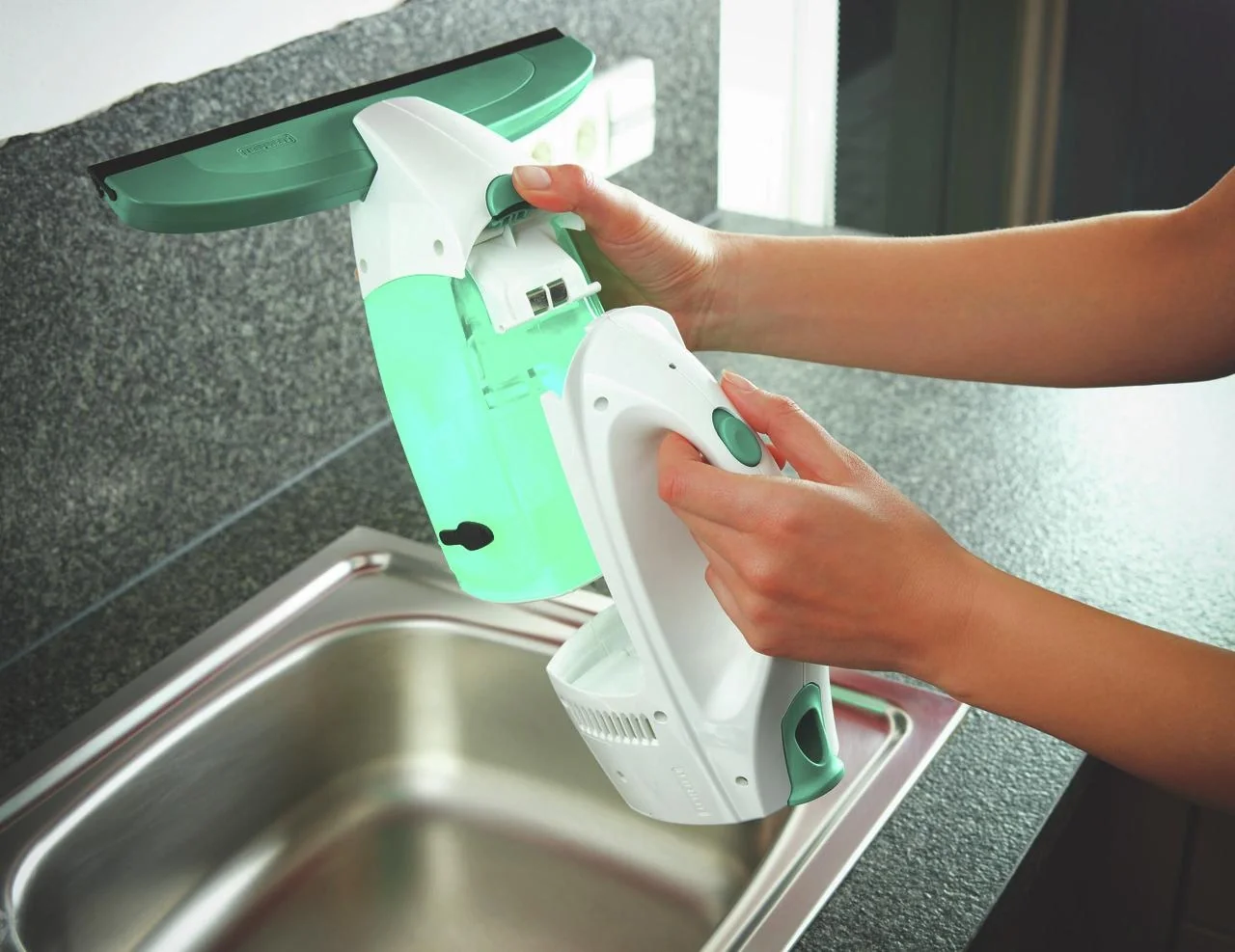 Akku-Fenstersauger "Dry & Clean" mit Spray, Stiel und Einwascher + GRATIS dazu Fensterspray 500 ml - 13