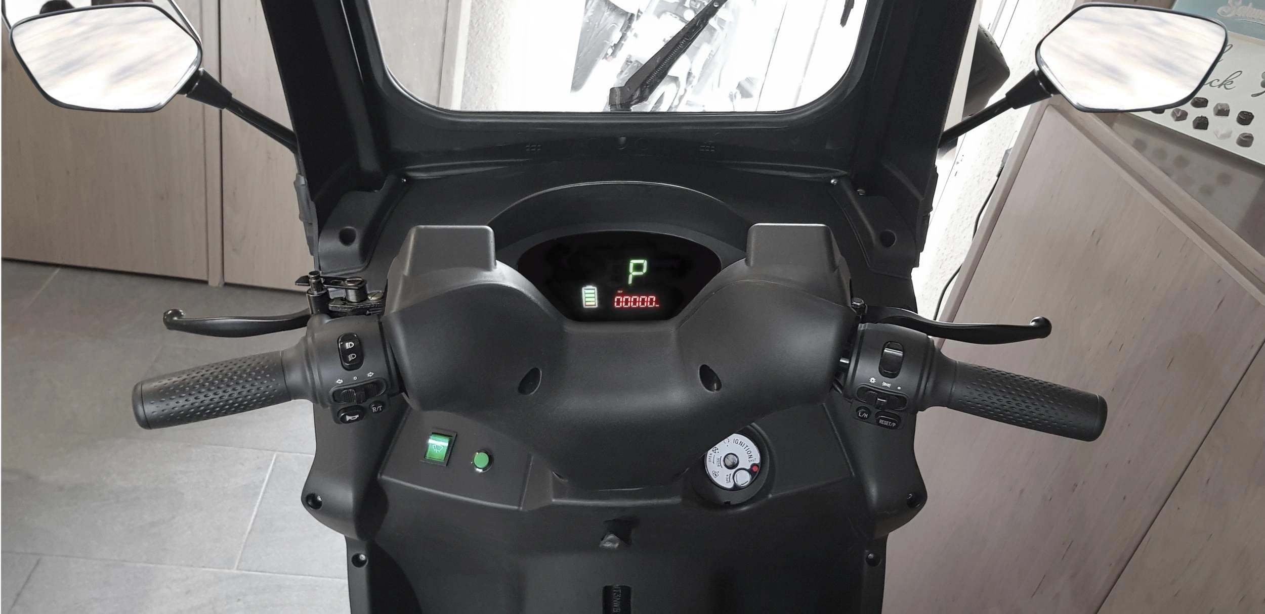 E-Kompaktroller "Lucca Trio" - 40 km/h - Wind und wetterfest, rot - 10