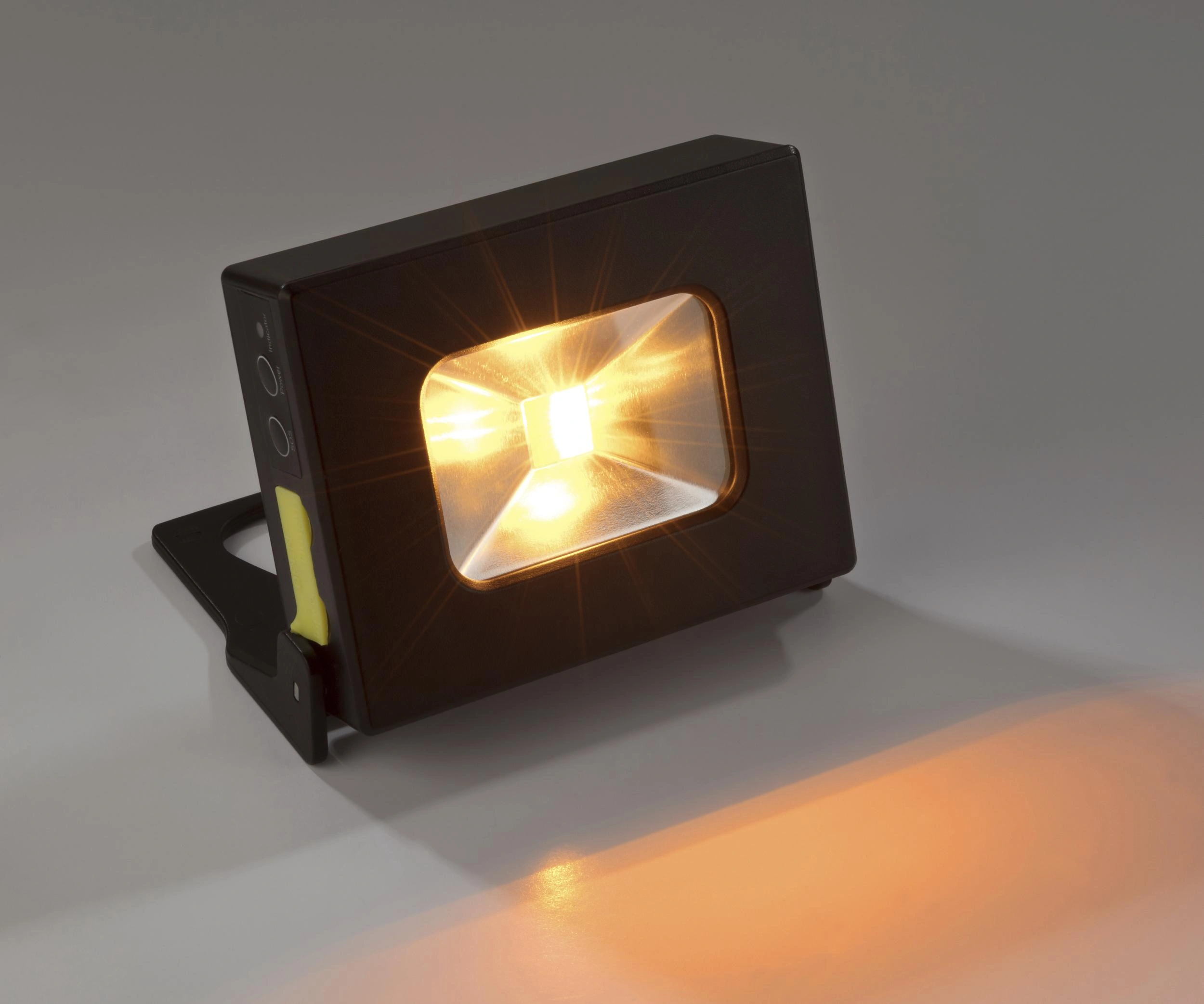 Mini Akku LED Fluter mit Powerbank - 8