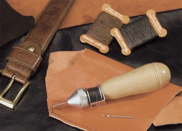 Handnähapparat mit Spule - 1