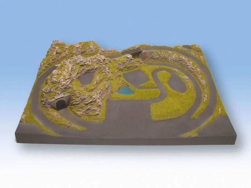 Fertiggelände Berchtesgaden - 75,5 x 51 cm, ca. 13 cm hoch, aus Struktur-Hartschaum, Spur N, inklusive Gleisplan - 1